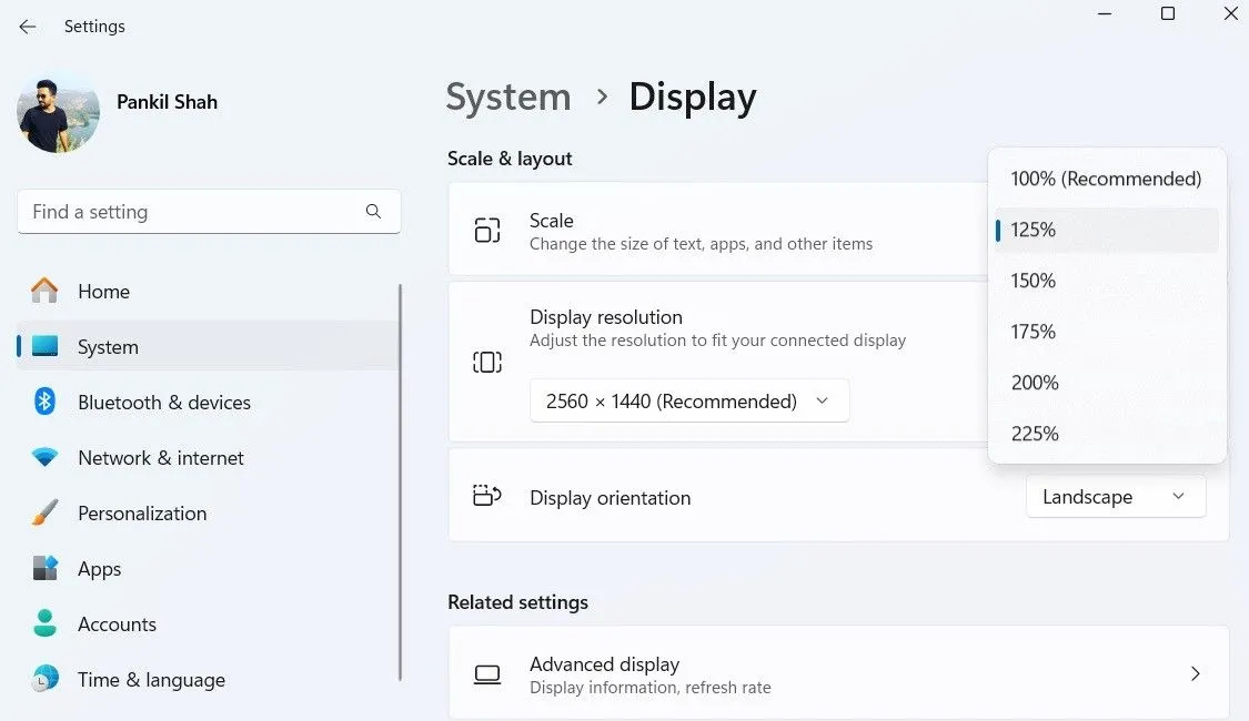 Giao diện cài đặt tỷ lệ hiển thị màn hình (Display Scale) trên Windows 11, nơi điều chỉnh kích thước văn bản và ứng dụng để tối ưu trải nghiệm đọc.