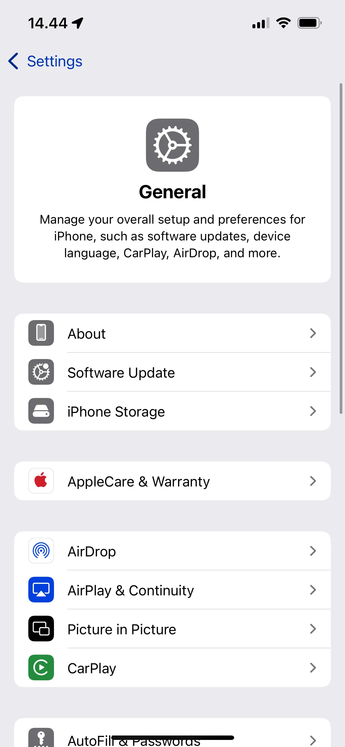 Giao diện cài đặt và cài đặt chung trên iPhone iOS 18 để kiểm tra mã model