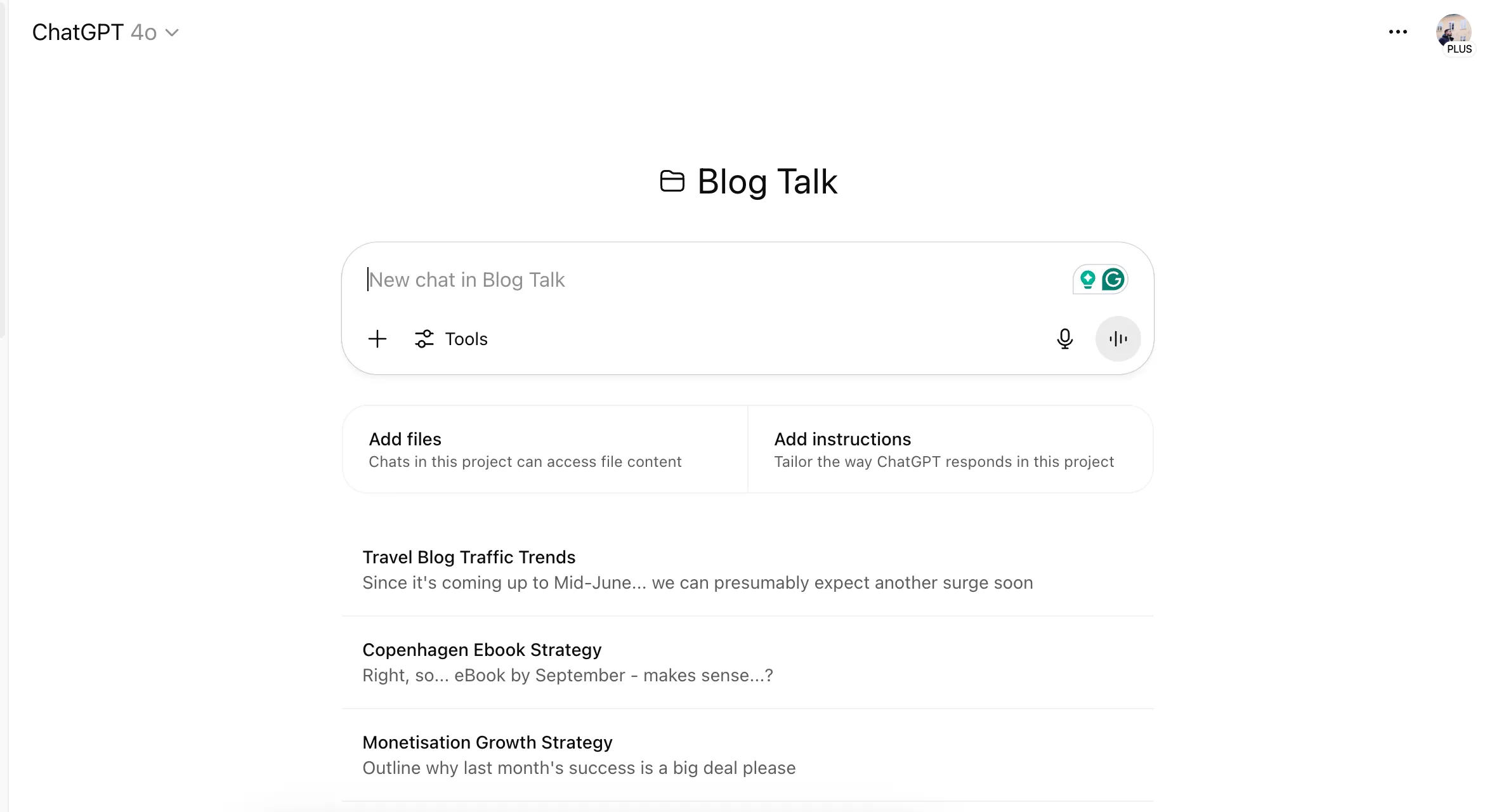 Giao diện ChatGPT hiển thị danh sách các dự án sáng tạo như 'Blog Chat', nơi thảo luận về chiến lược blog và ý tưởng chụp ảnh.