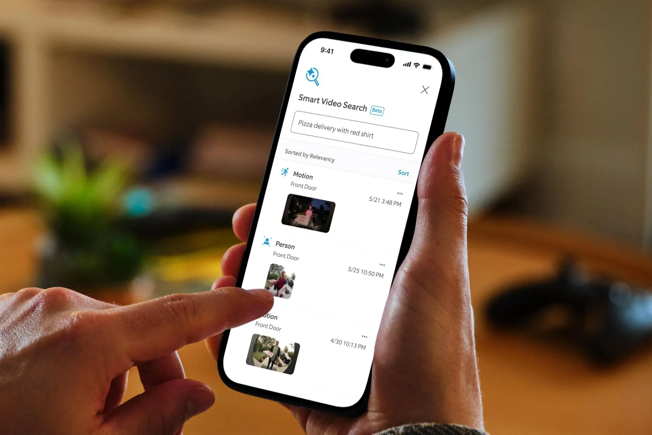 Giao diện chuông cửa thông minh Ring với tính năng tìm kiếm video, giúp giám sát và chống trộm gói hàng.