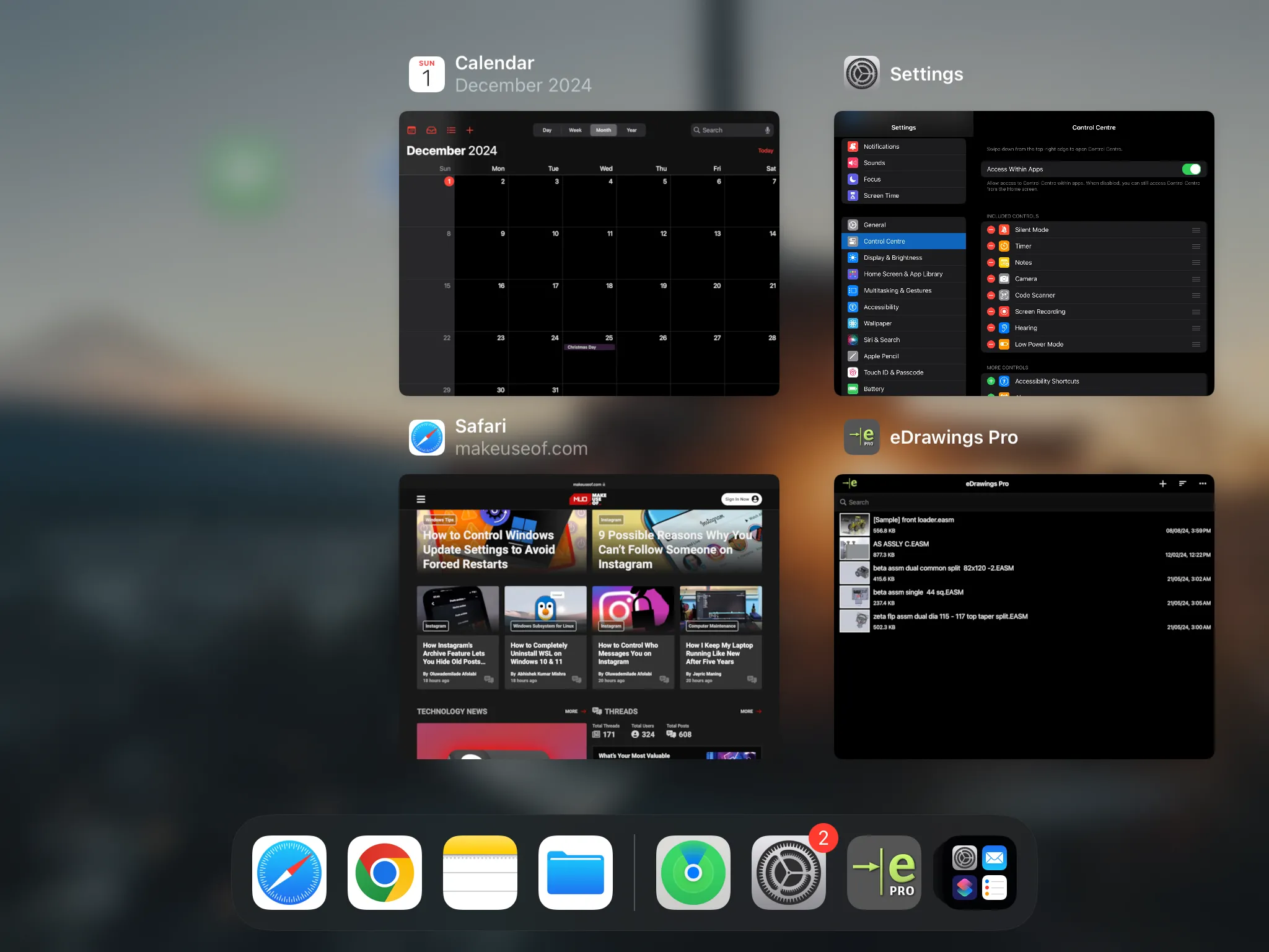 Giao diện đa nhiệm iPadOS với nhiều ứng dụng đang chạy nền