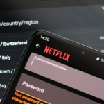 Giao diện đăng nhập Netflix với các tùy chọn máy chủ VPN ở chế độ nền.