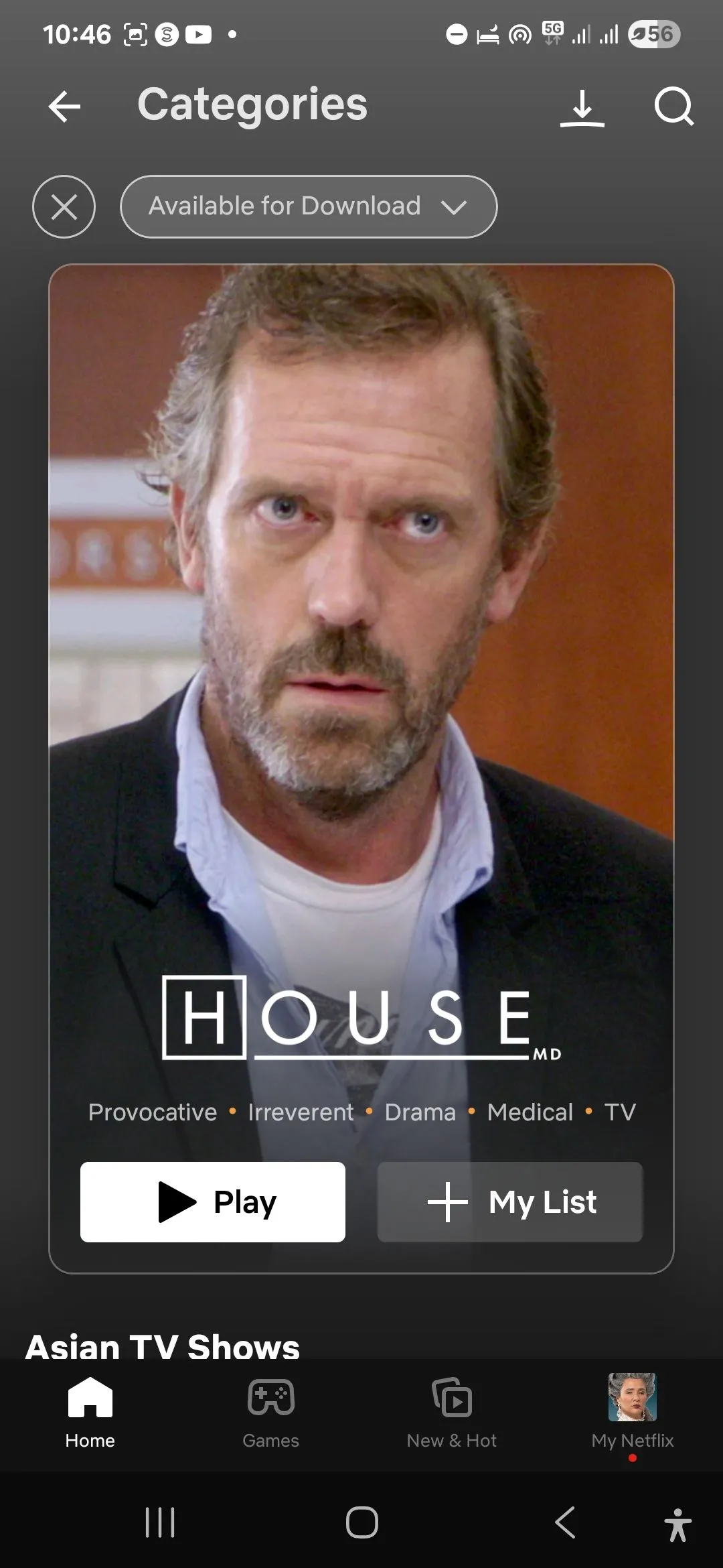 Giao diện danh mục 'Có sẵn để tải xuống' trong ứng dụng Netflix trên điện thoại Android