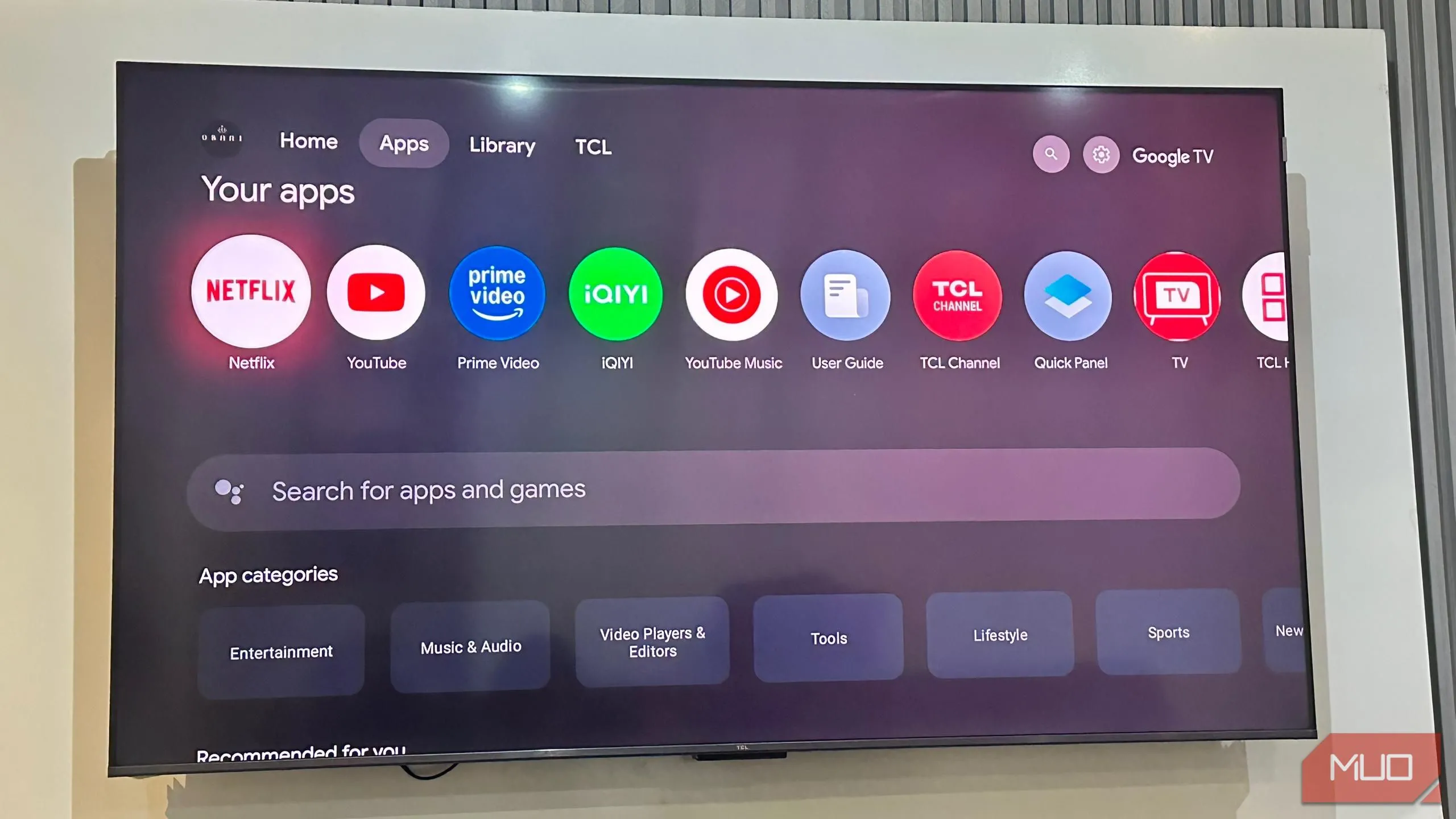 Giao diện danh sách ứng dụng trên Hisense Smart TV hiển thị nhiều ứng dụng lạ hoặc không rõ nguồn gốc gây nghi ngờ