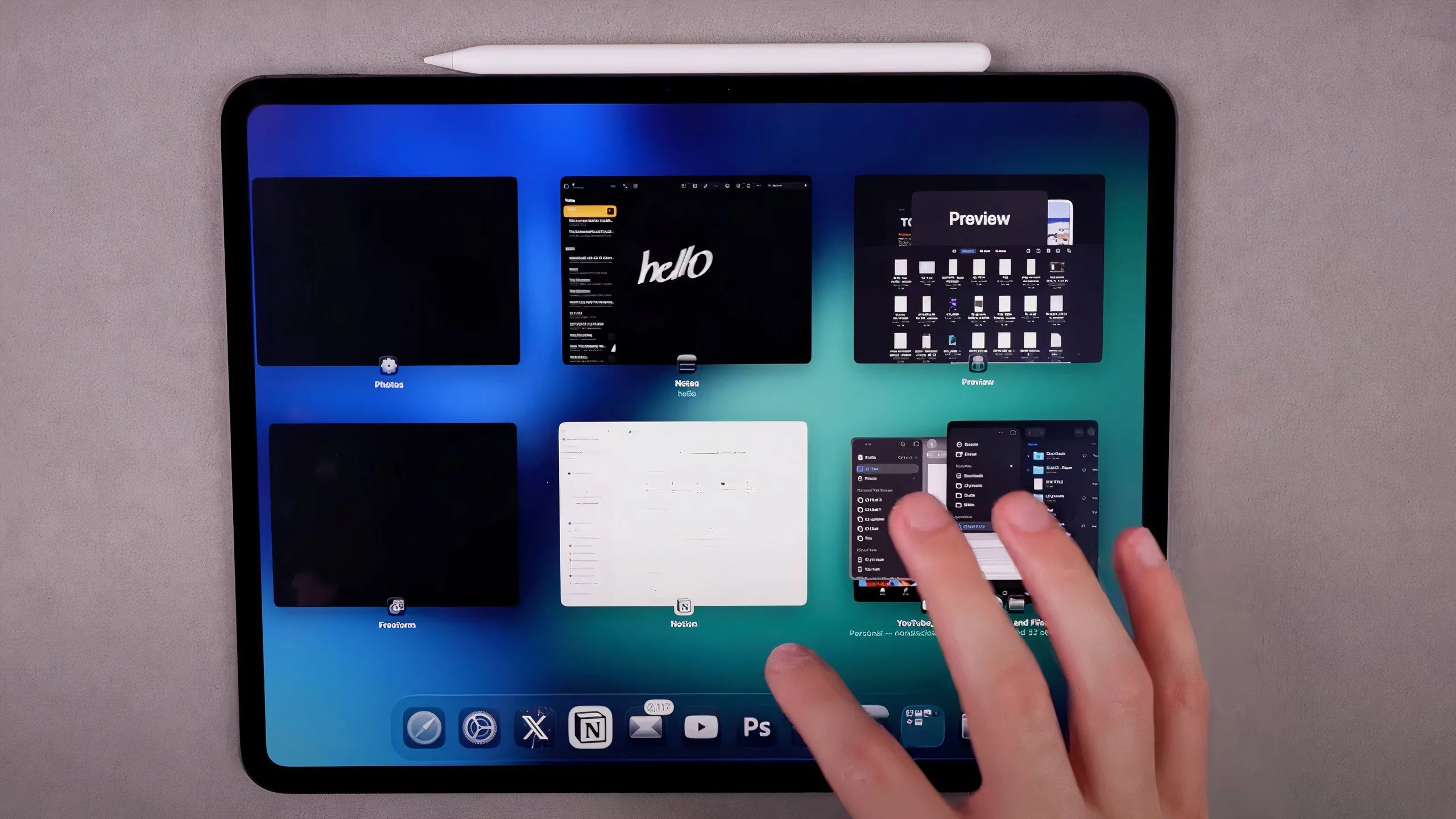 Giao diện Exposé trên iPadOS 26, hiển thị tổng quan tất cả các cửa sổ ứng dụng đang mở, giúp chuyển đổi nhanh chóng giữa các tác vụ.