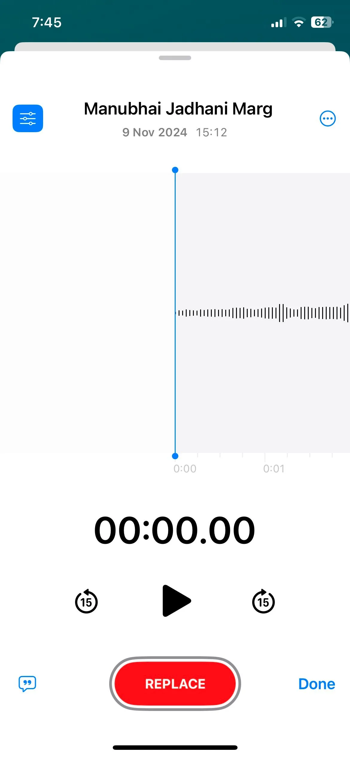 Giao diện ghi âm trong ứng dụng Ghi âm trên iPhone hiển thị các tùy chọn chỉnh sửa