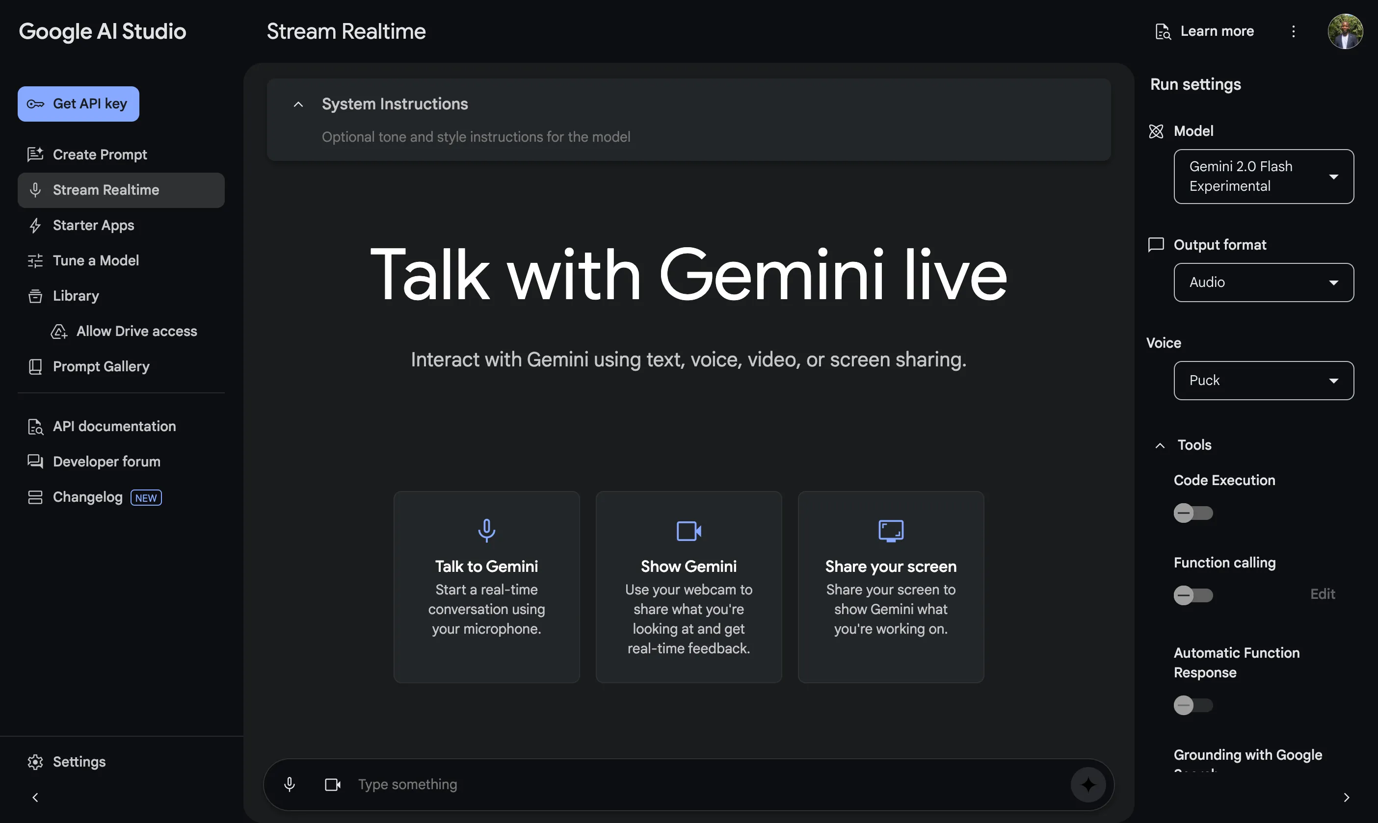 Giao diện Google AI Studio hiển thị tab Stream Realtime được chọn để bắt đầu tương tác trực tiếp với Gemini