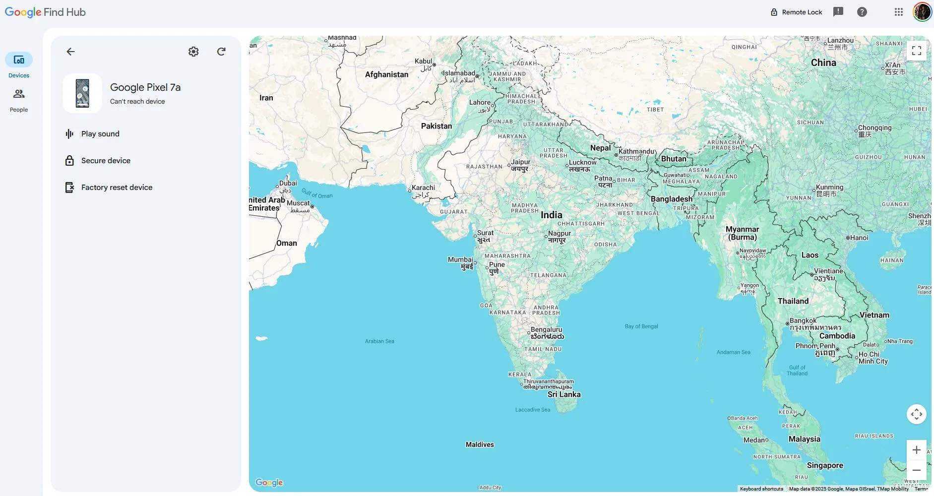 Giao diện Google Tìm Thiết Bị (Find My Device) hiển thị vị trí và các tùy chọn bảo mật điện thoại bị mất