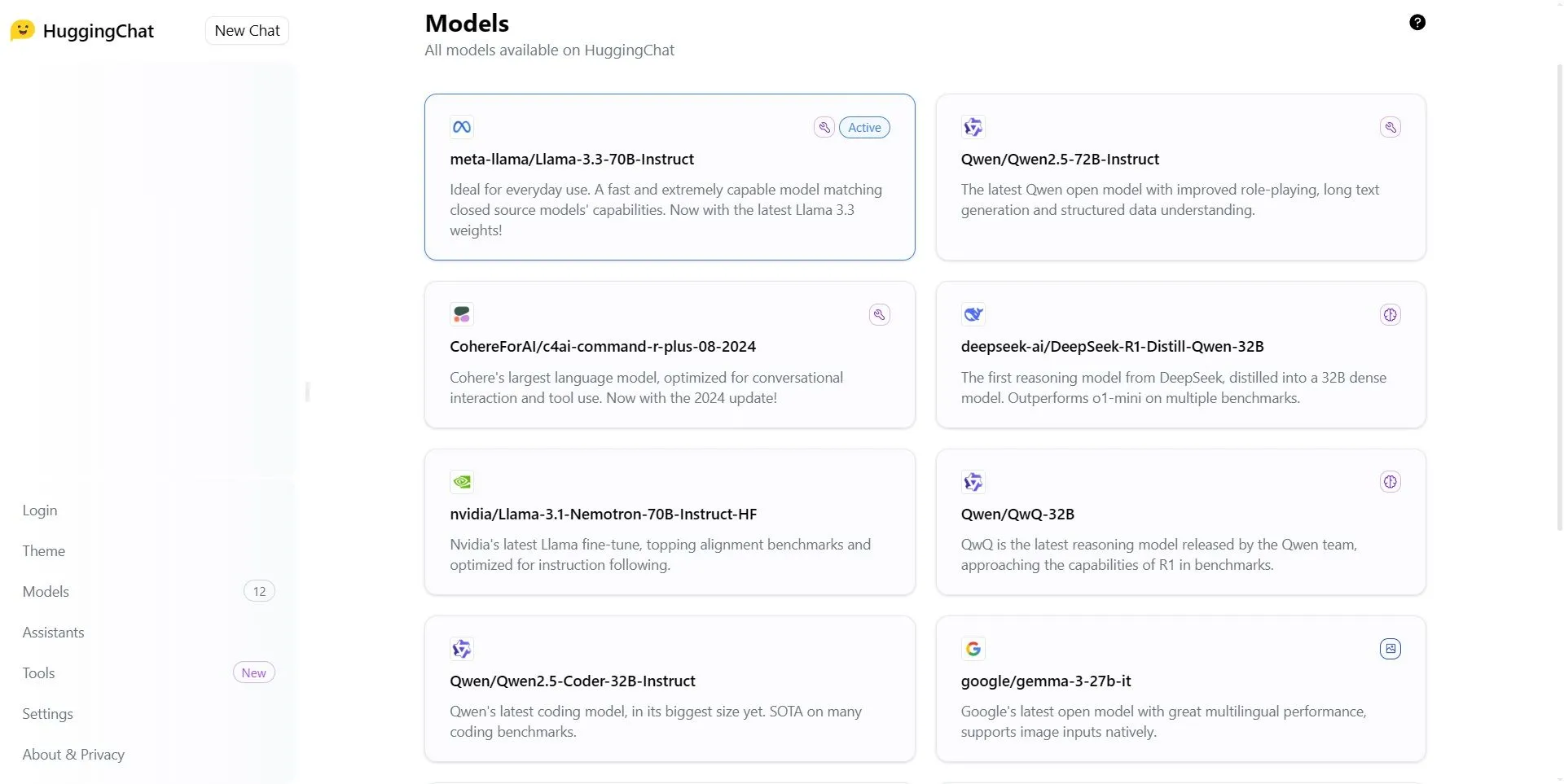 Giao diện Hugging Chat hiển thị các tên gọi phức tạp của mô hình AI như Qwen2.5-Coder và DeepSeek, minh họa sự khó hiểu cho người dùng.