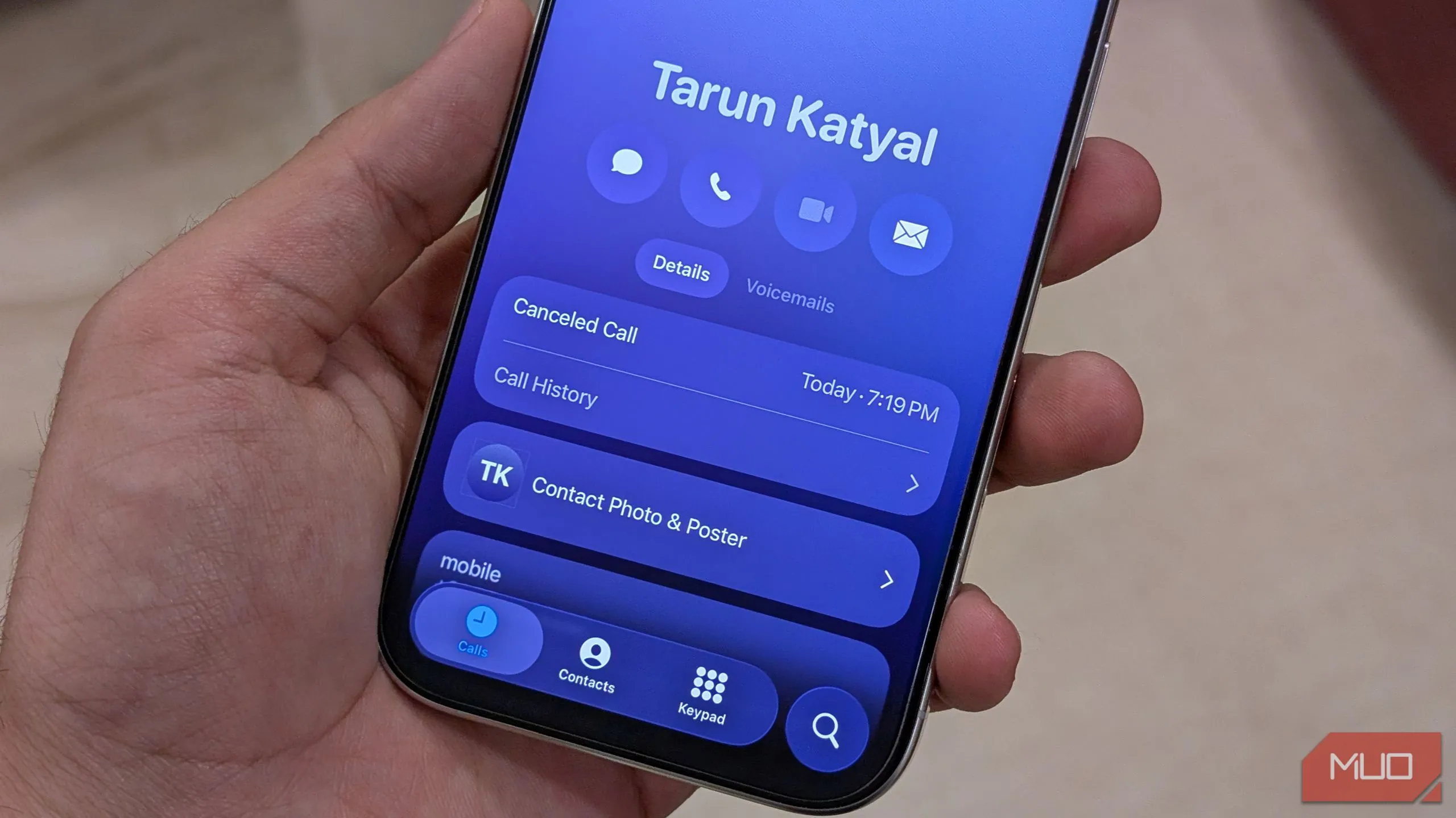 Giao diện lịch sử cuộc gọi riêng của một liên hệ trên iPhone chạy iOS 26