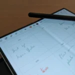 Giao diện lịch viết tay trên Samsung Galaxy Z Fold 6, minh họa tính năng ghi chú số hóa mà không có nhắc nhở tự động.