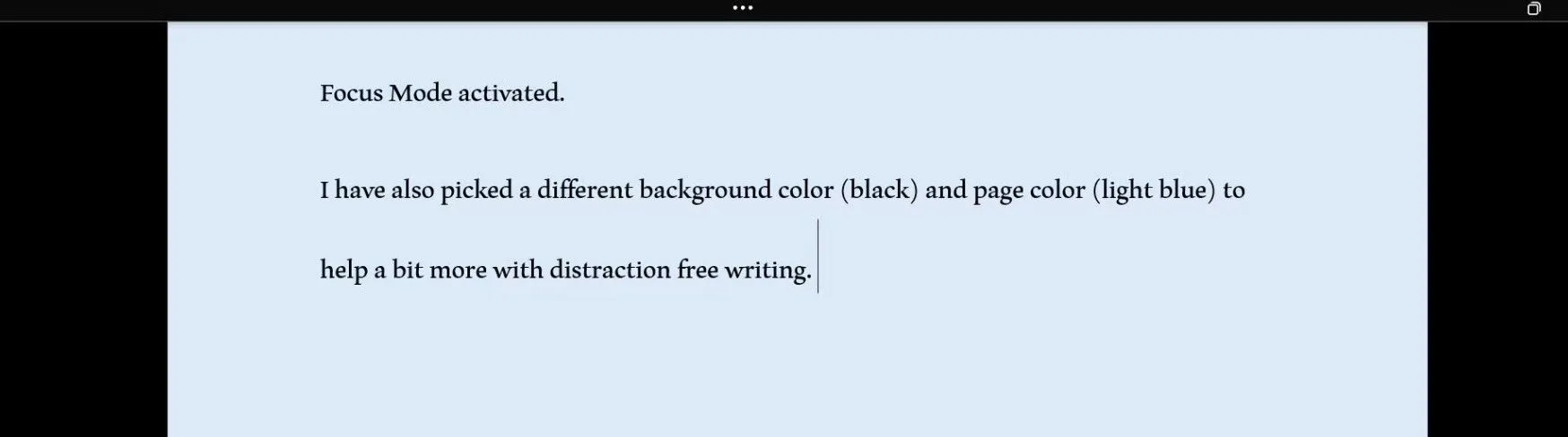 Giao diện Microsoft Word trong chế độ Focus Mode giúp loại bỏ phân tâm khi viết