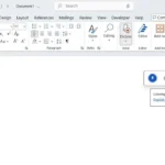 Giao diện Microsoft Word với công cụ Dictate được kích hoạt