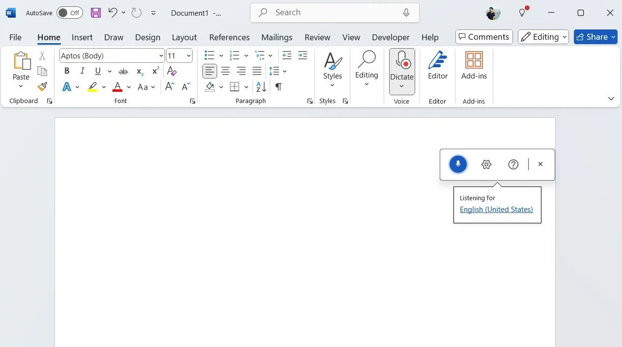 Giao diện Microsoft Word với công cụ Dictate được kích hoạt