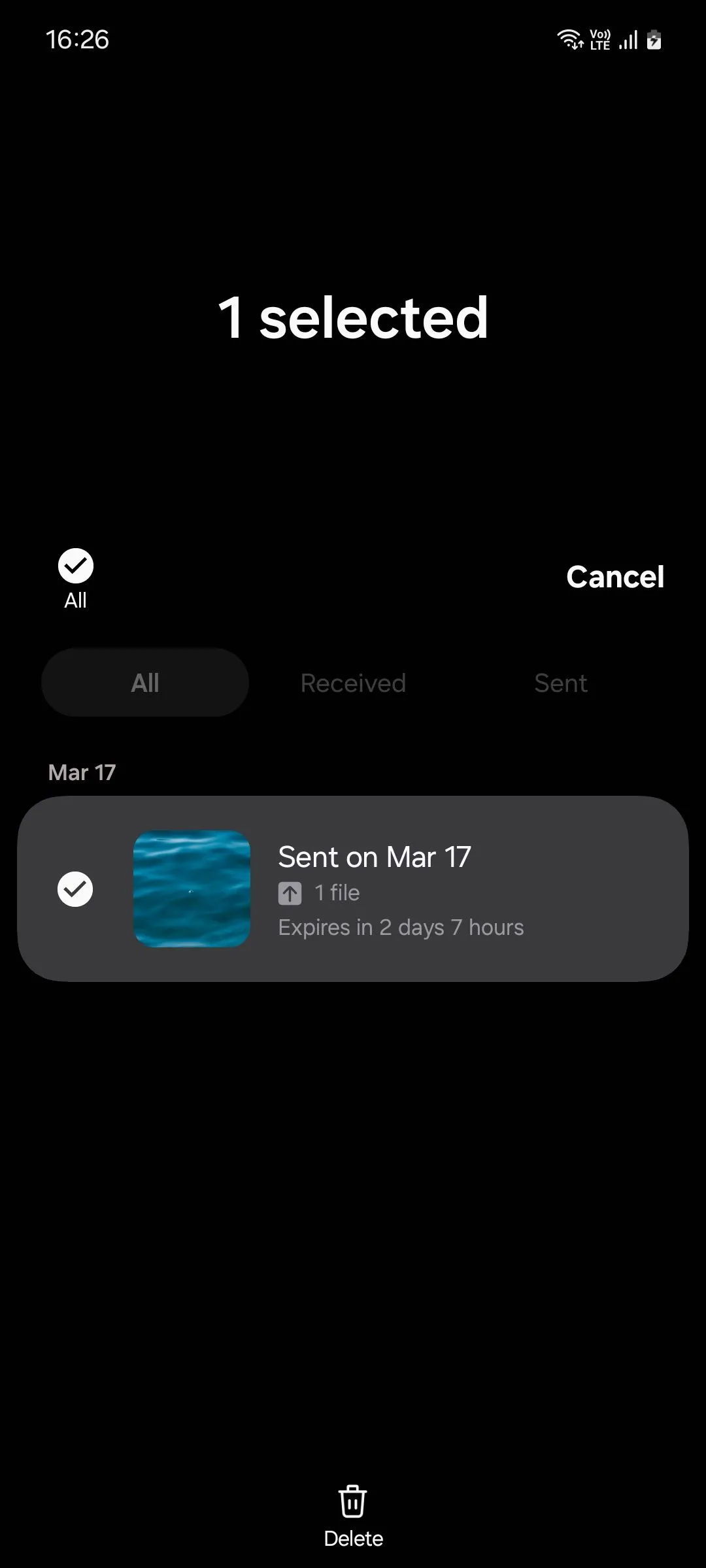 Giao diện quản lý lịch sử chia sẻ của Quick Share trên Samsung One UI 6.1, minh họa cách xóa file đã chia sẻ.