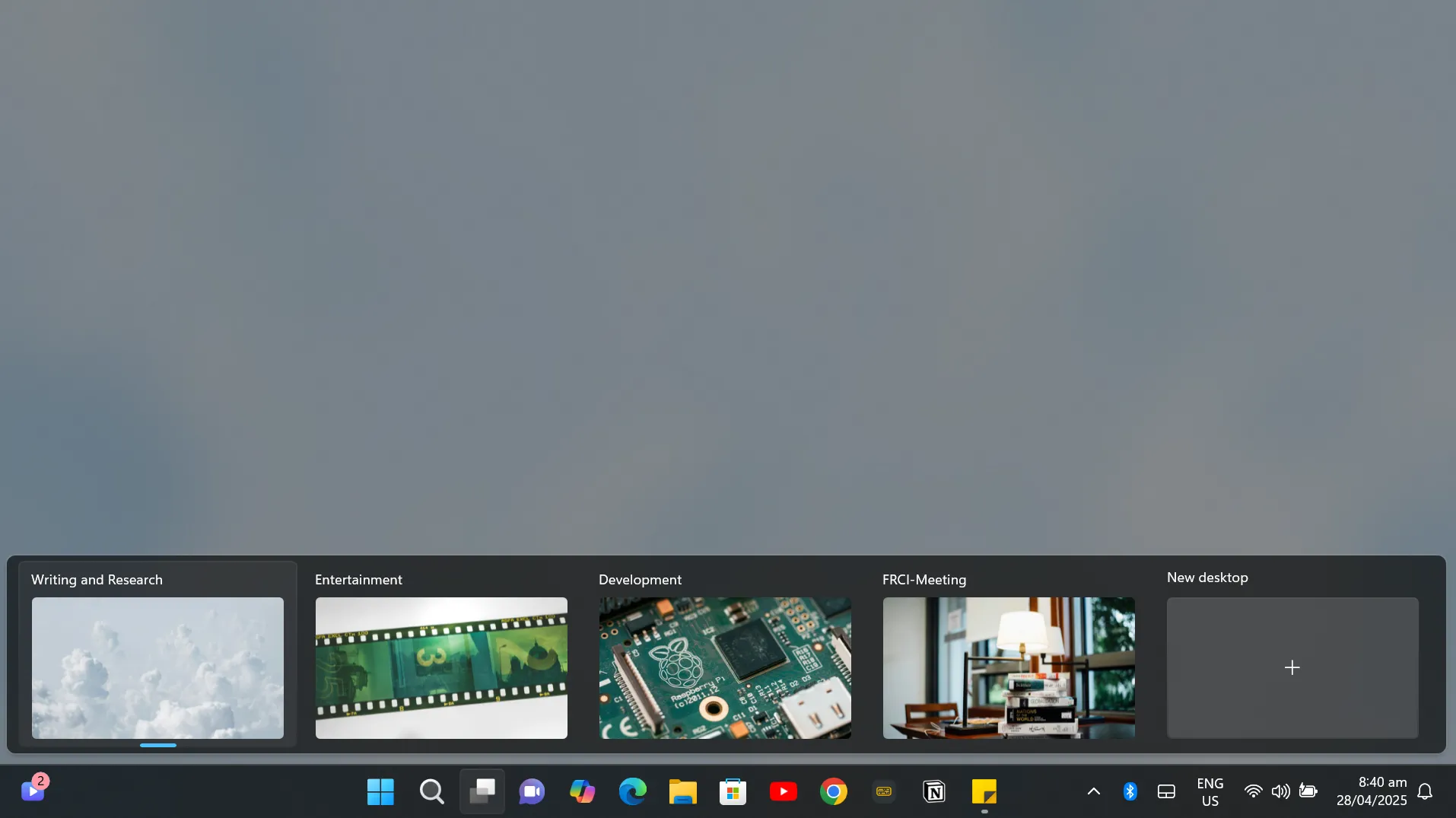 Giao diện quản lý màn hình ảo của Windows, cho phép tạo và chuyển đổi không gian làm việc.