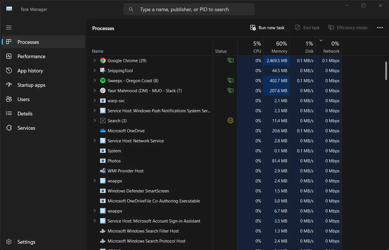 Giao diện quản lý tiến trình của Task Manager hiển thị các cột về mức sử dụng năng lượng trên Windows