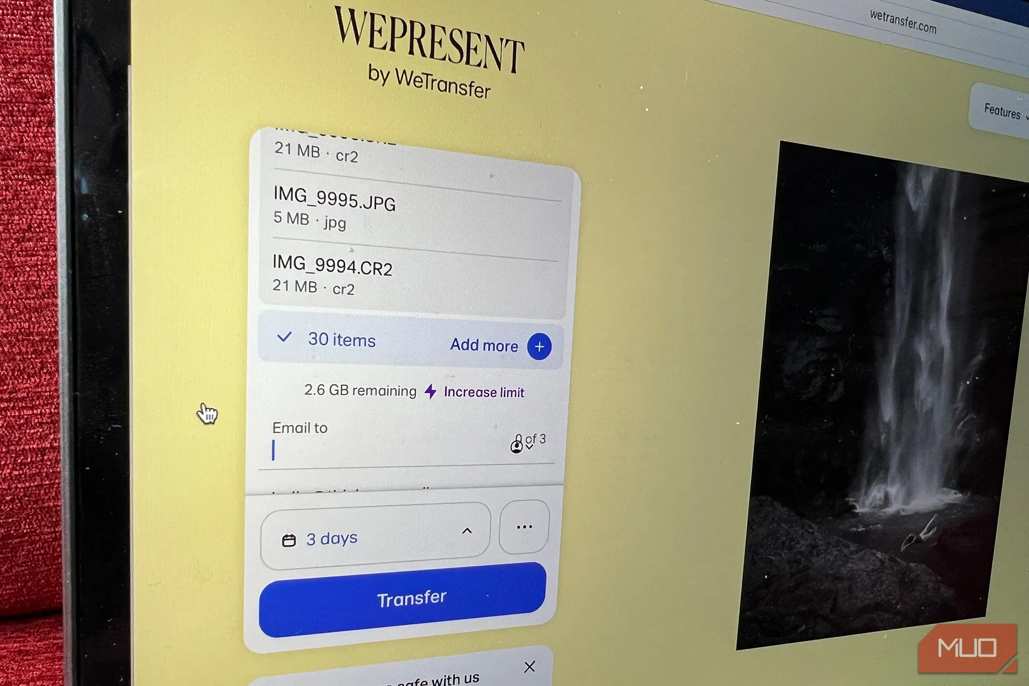 Giao diện thông báo giới hạn dung lượng tải lên của WeTransfer