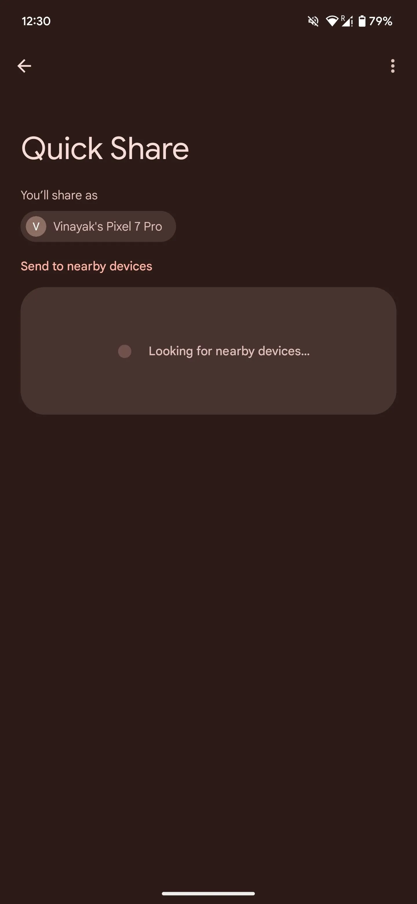 Giao diện tính năng Quick Share đang tìm kiếm các thiết bị Android lân cận để chia sẻ tệp nhanh chóng.