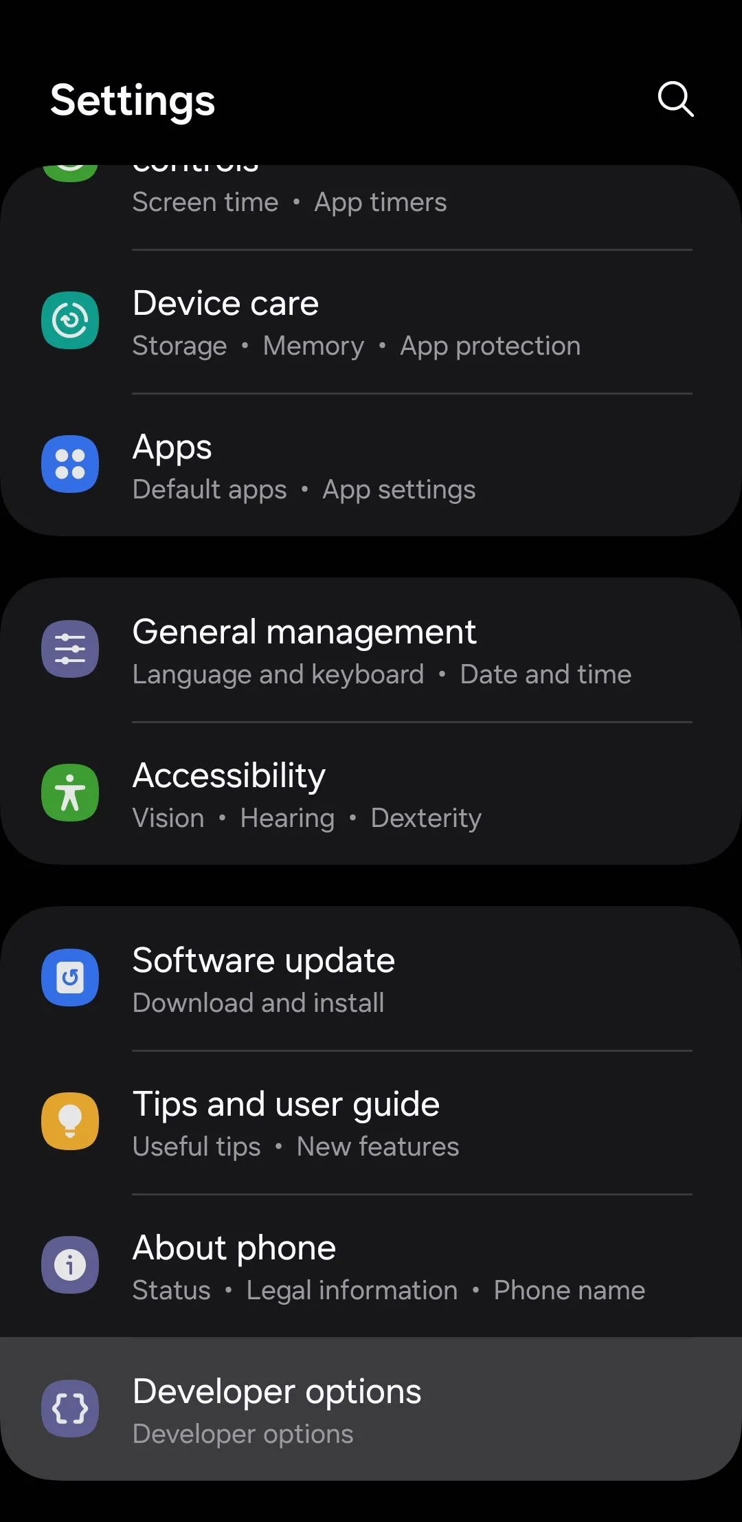 Giao diện Tùy chọn nhà phát triển (Developer Options) trên điện thoại Android, cho phép người dùng kiểm soát các cài đặt nâng cao như giới hạn ứng dụng nền.