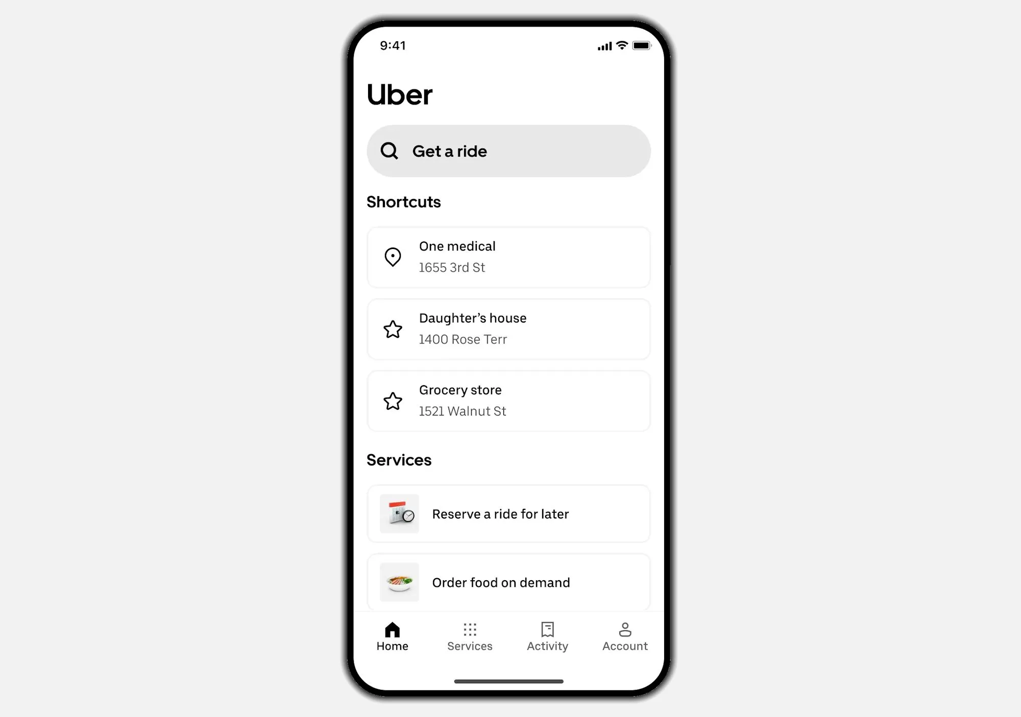 Giao diện Uber đơn giản hóa với chữ lớn và ít nút, thiết kế thân thiện cho người lớn tuổi