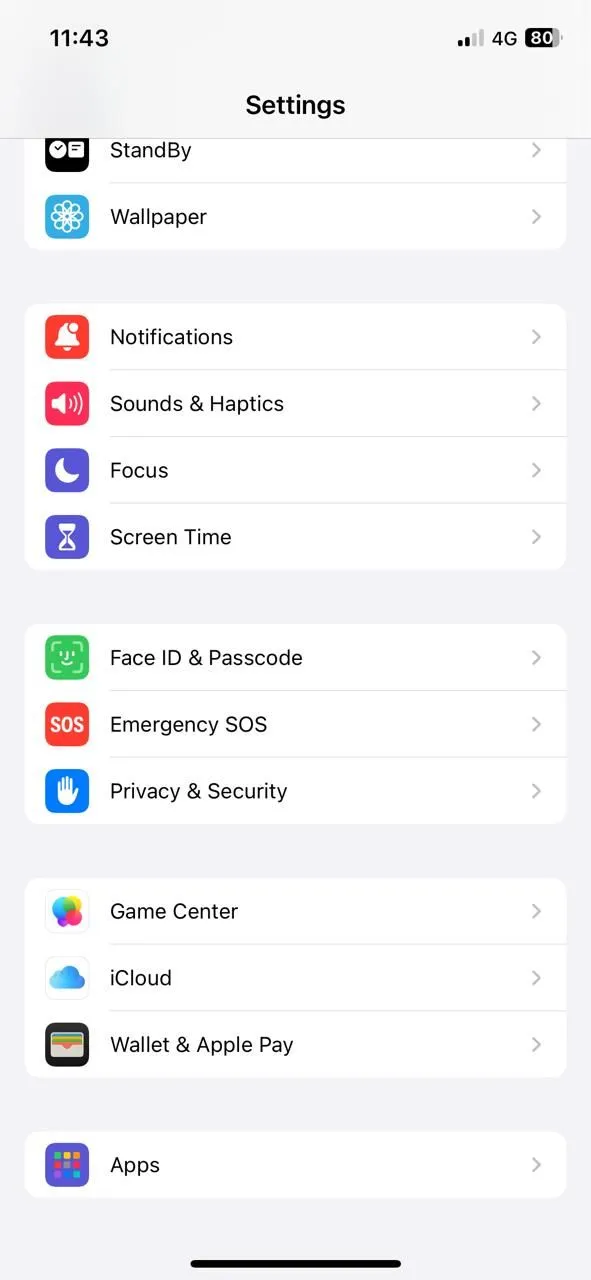 Giao diện ứng dụng Cài đặt trên iPhone, hiển thị menu Quyền riêng tư