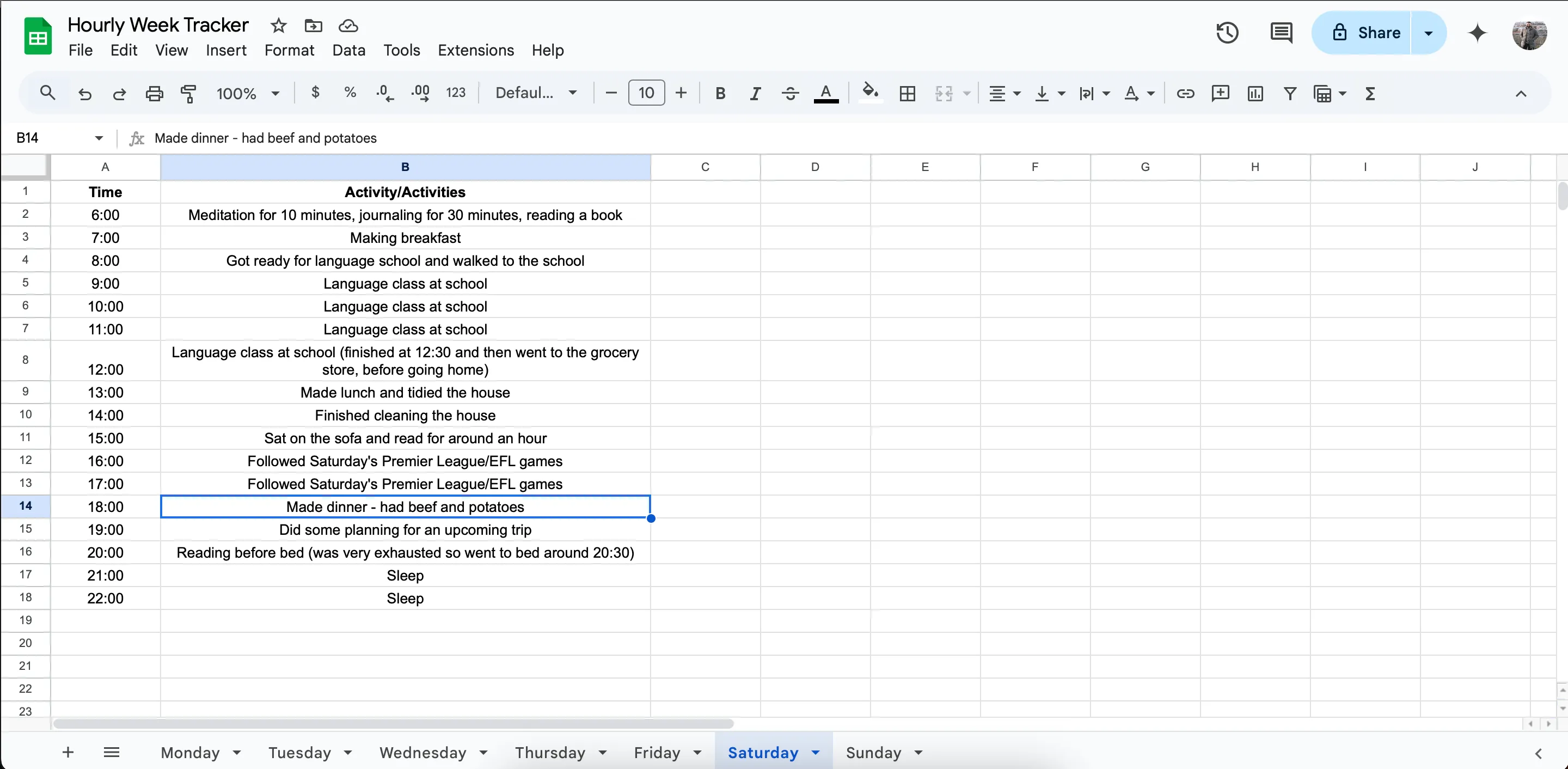 Giao diện ứng dụng Google Sheets hiển thị nhật ký theo dõi hoạt động cuối tuần, giúp đánh giá năng suất và thói quen cá nhân.