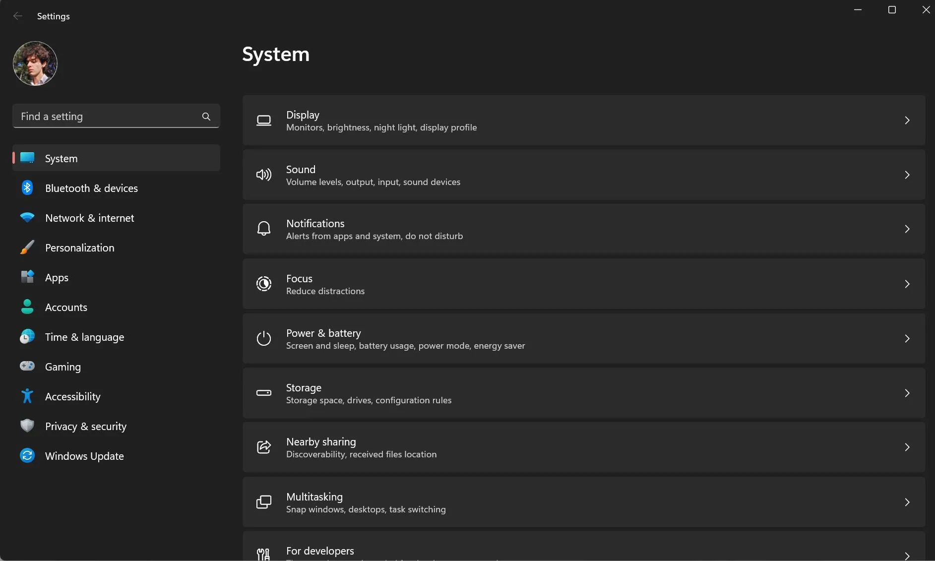 Giao diện ứng dụng Settings trên Windows 11 với độ trễ khi chuyển tab
