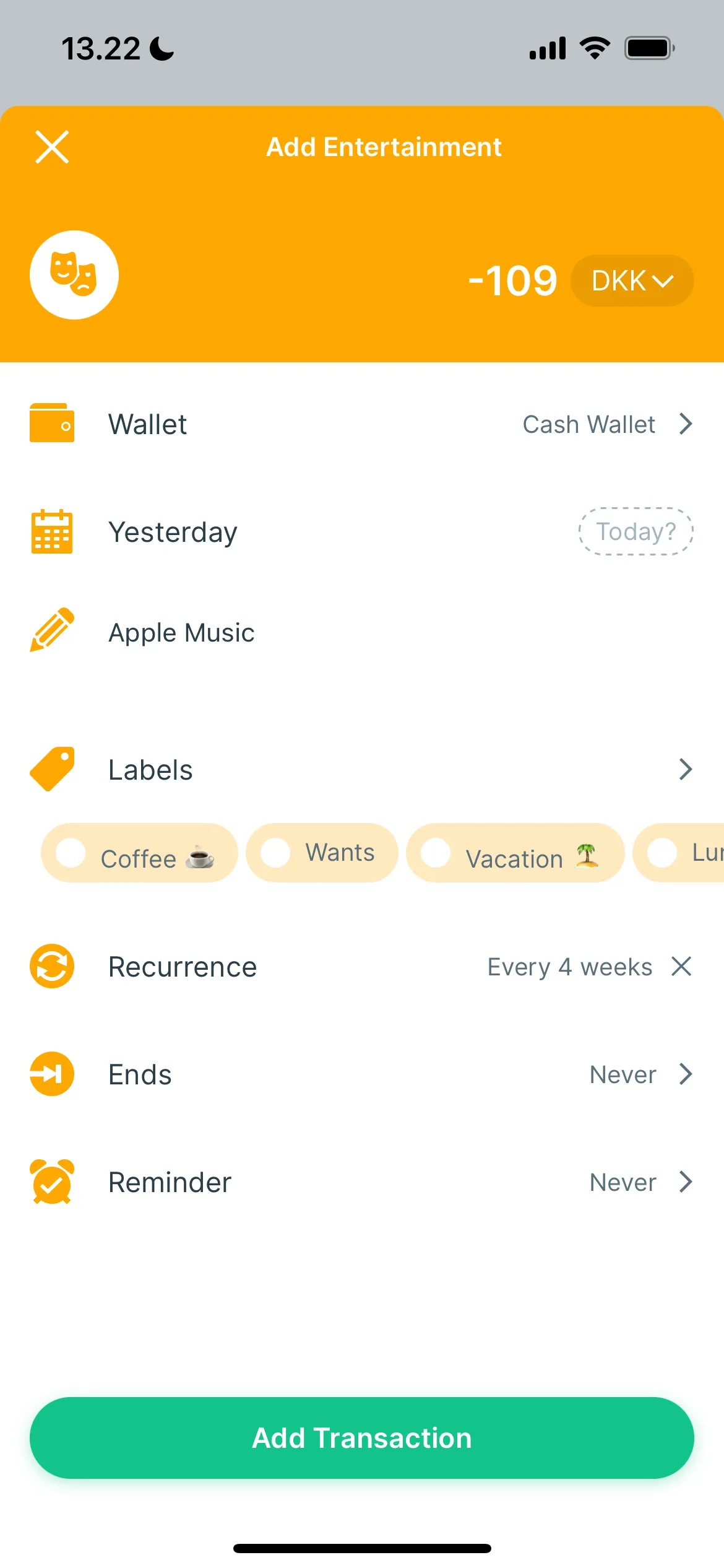 Giao diện ứng dụng Spendee trên iOS hiển thị biểu đồ chi tiêu và các khoản mục