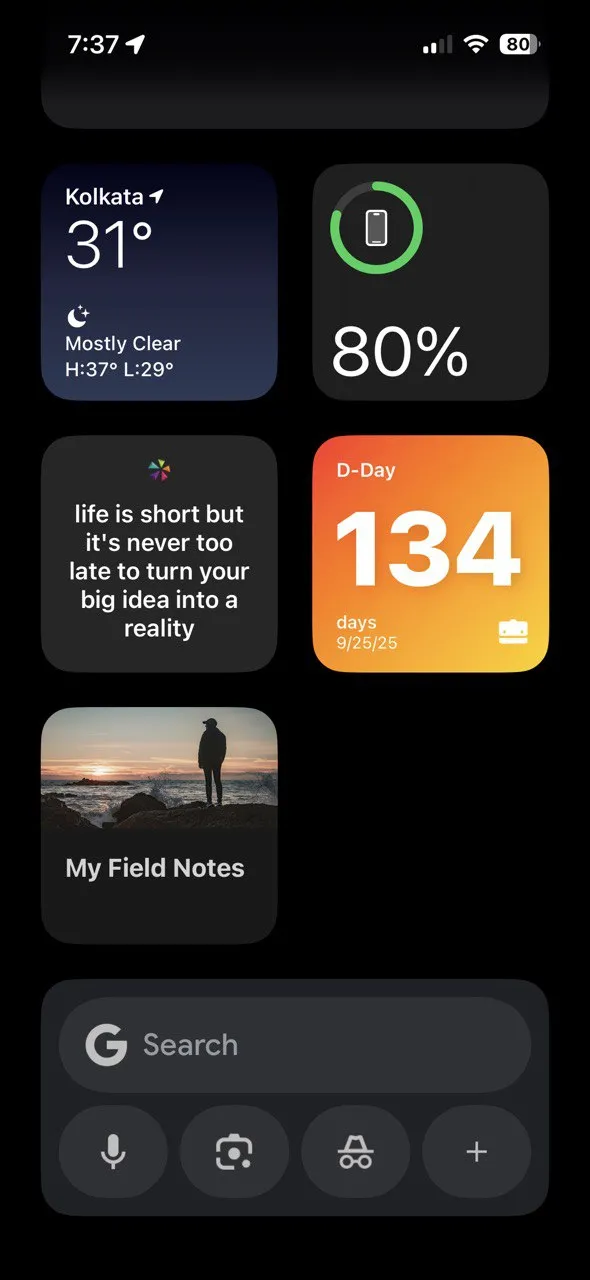 Giao diện widget Google trên màn hình chính iPhone cho phép truy cập nhanh các tính năng tìm kiếm