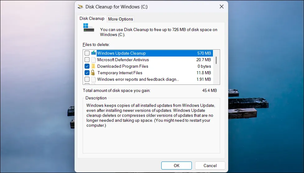 Giao diện Windows 11 với tiện ích Disk Cleanup đang chạy