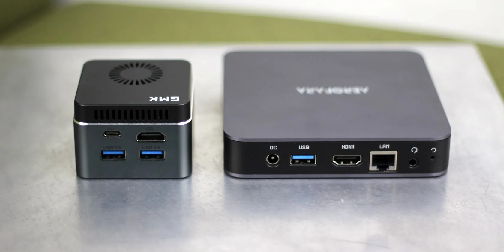 Hai mẫu máy tính Mini PC Aerofara Aero 2 Pro và Intel Nucbox 02 minh họa khả năng tiết kiệm năng lượng