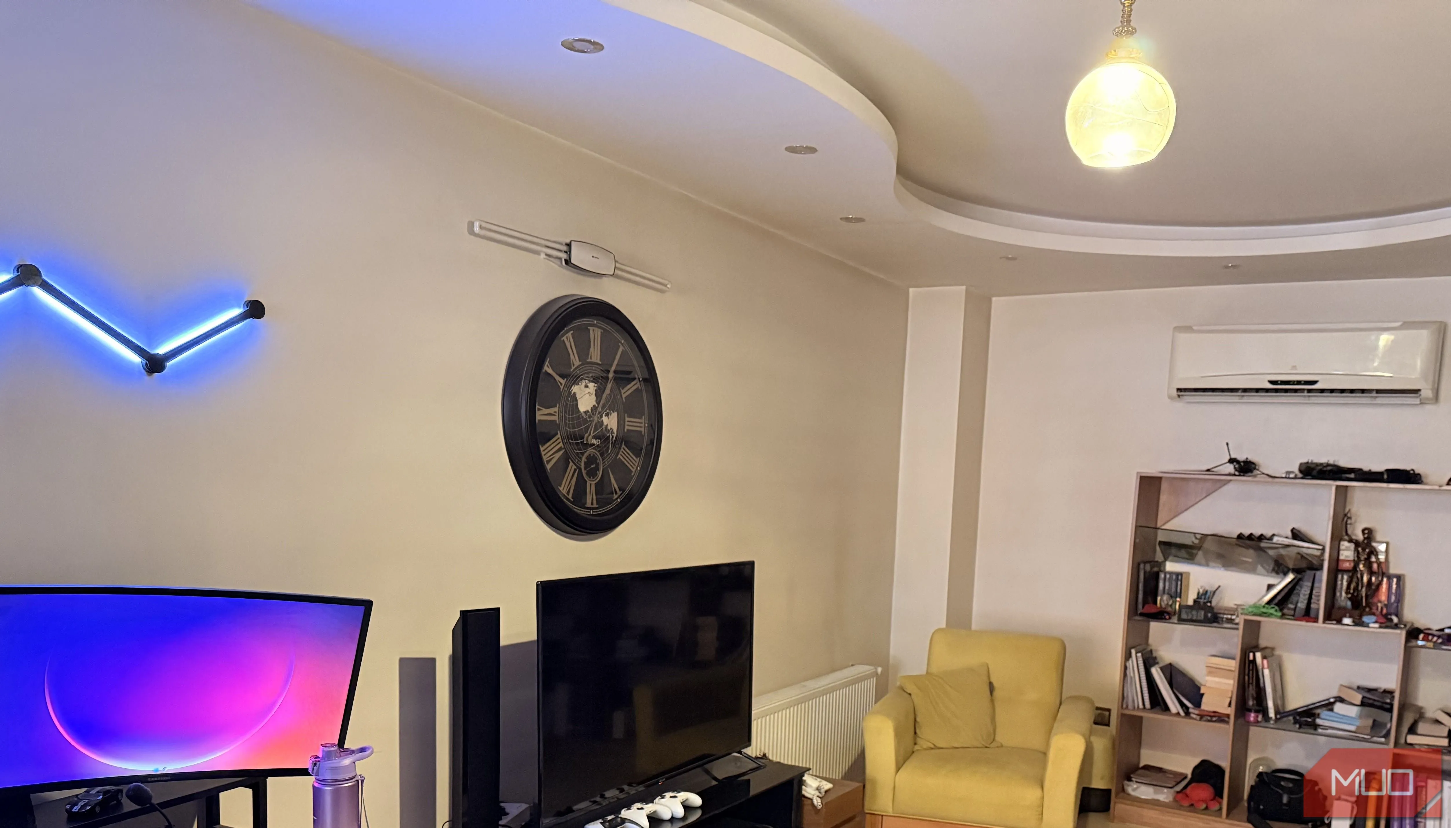 Hình ảnh phòng khách rõ nét, màu sắc sống động sau khi vệ sinh ống kính điện thoại