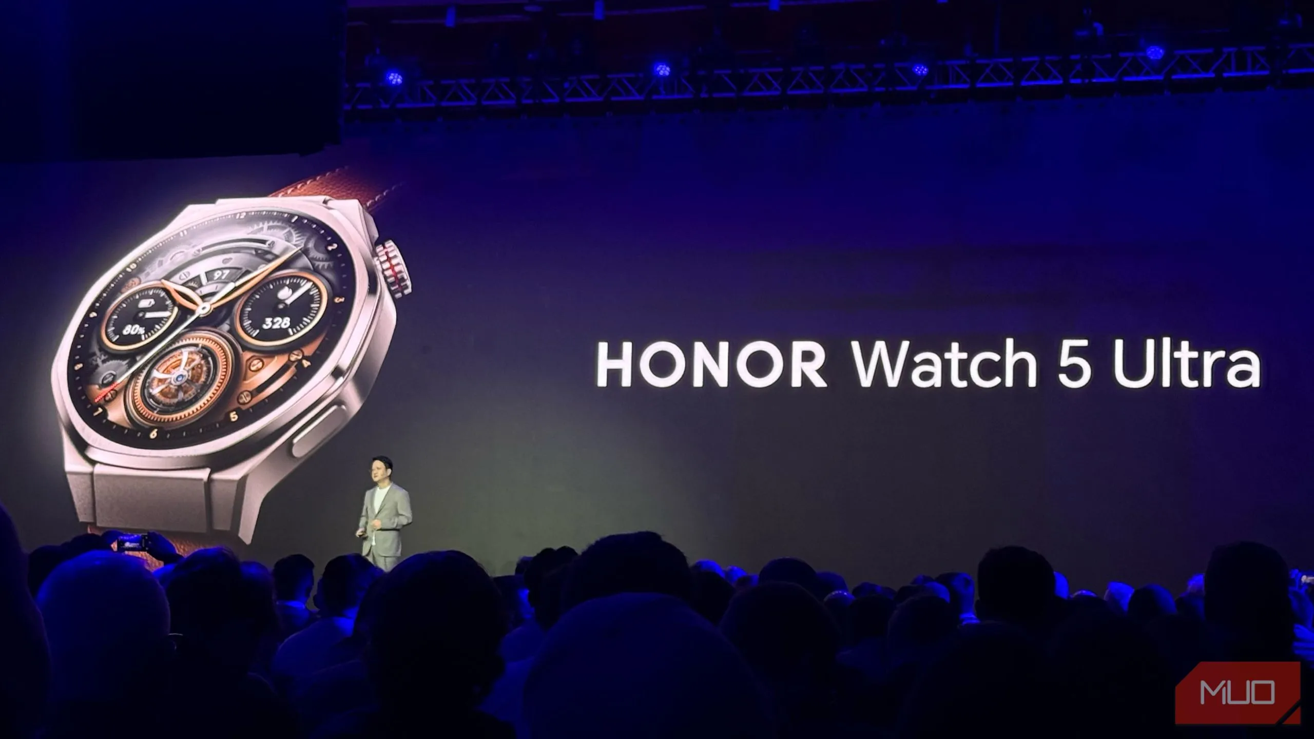 Honor giới thiệu đồng hồ thông minh Watch 5 Ultra tại bài phát biểu MWC 2025