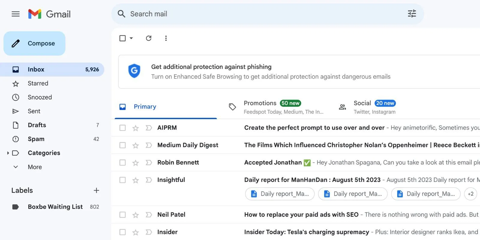 Hộp thư Gmail với nhiều email chưa đọc, thể hiện sự quá tải và cần quản lý email hiệu quả