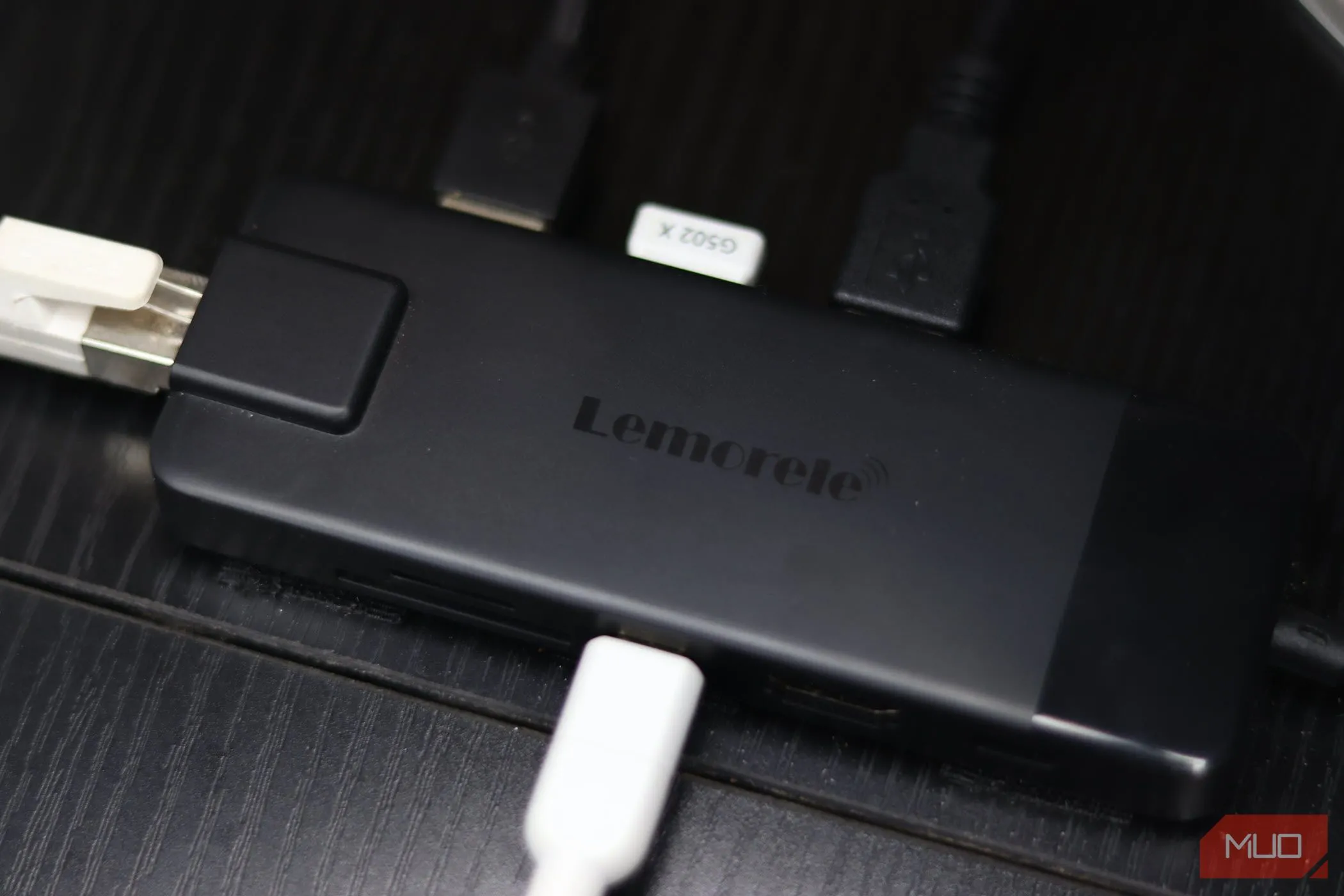 Hub chuyển đổi USB-C màu đen, giải pháp mở rộng cổng kết nối cho laptop và thiết bị USB-C