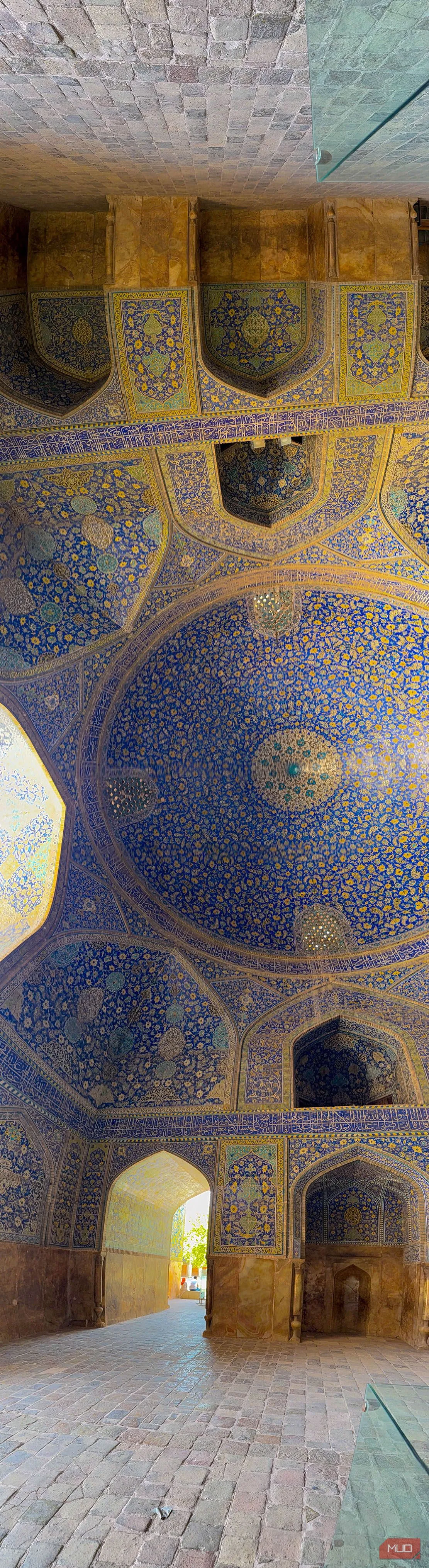Kiệt tác ảnh panorama dọc trần nhà tráng lệ của Nhà thờ Hồi giáo Shah, Isfahan