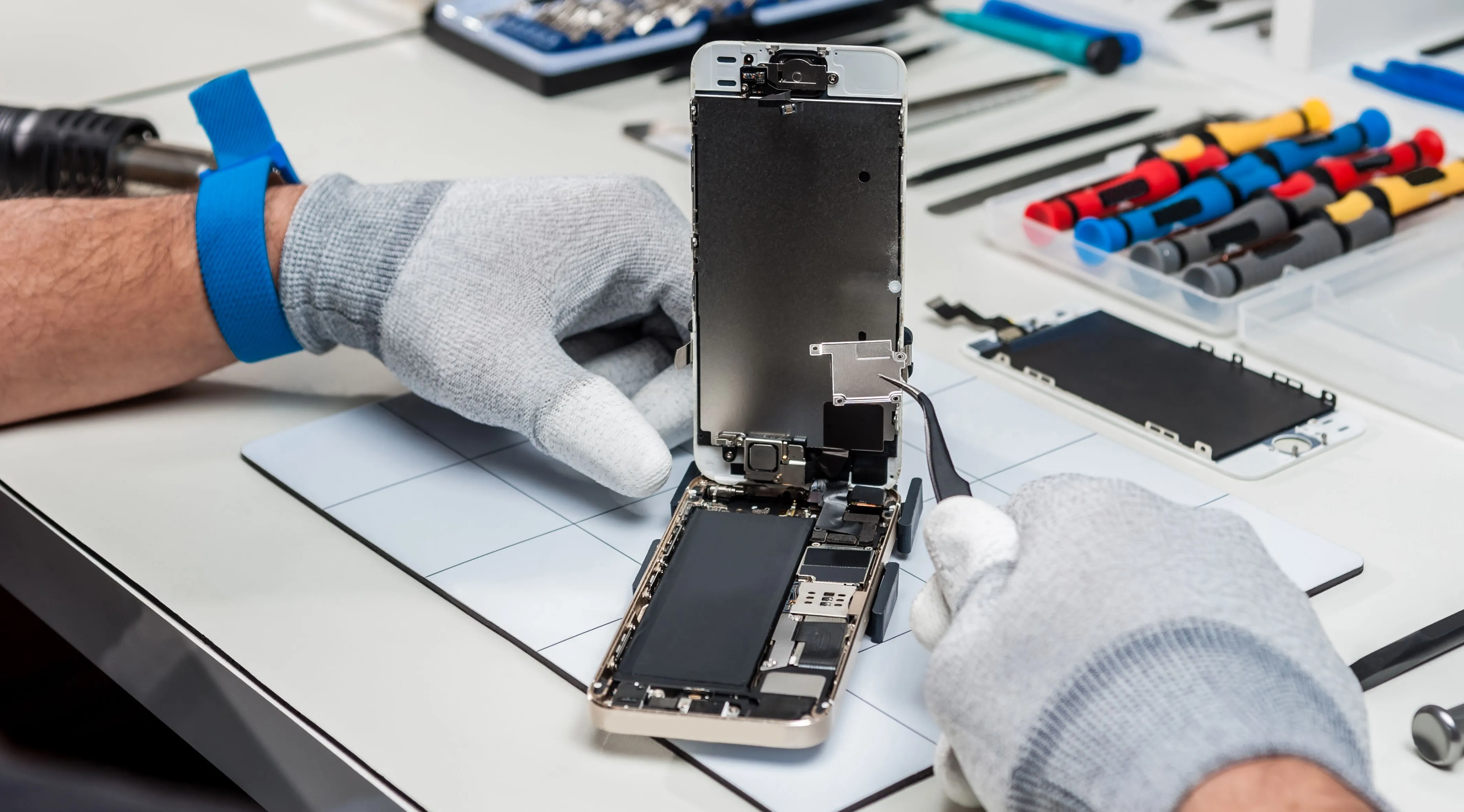 Cách Mang Tính Năng StandBy Mode Của iPhone Lên Điện Thoại Android