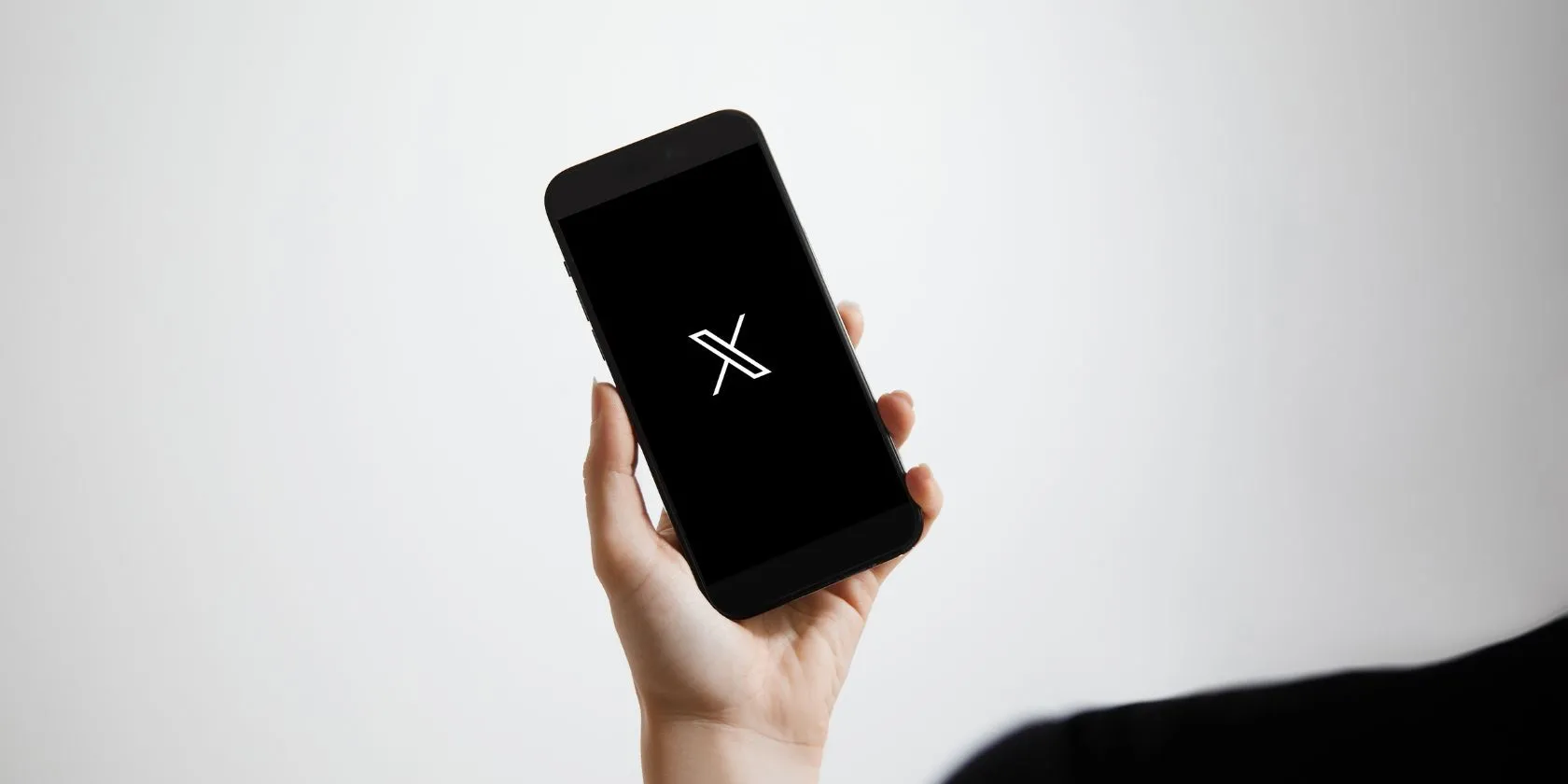 Logo X (Twitter) trên điện thoại thông minh