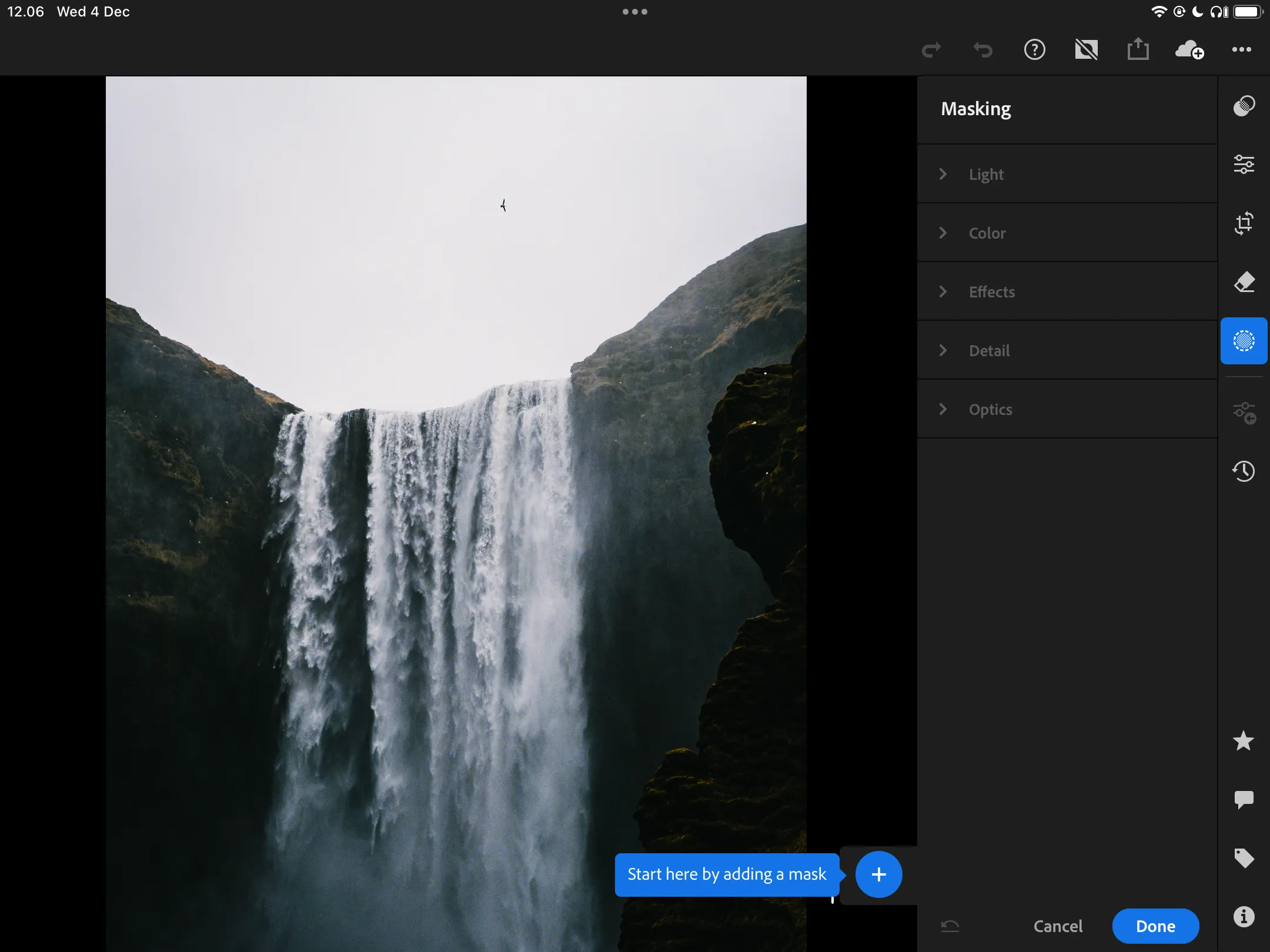 Lựa chọn các phiên bản ảnh khác nhau trong ứng dụng Lightroom CC trên thiết bị di động, thể hiện khả năng chỉnh sửa đa thiết bị