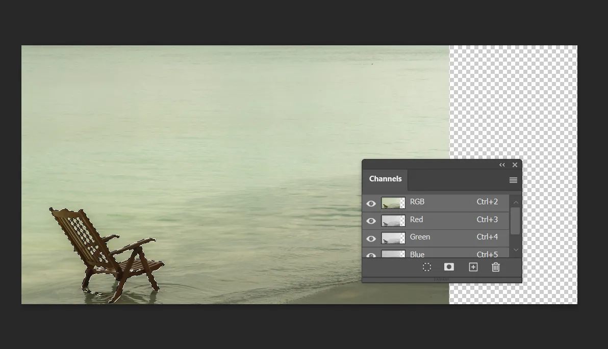 Lưu vùng chọn thành kênh Alpha mới trong bảng Channels của Photoshop để bảo vệ đối tượng.