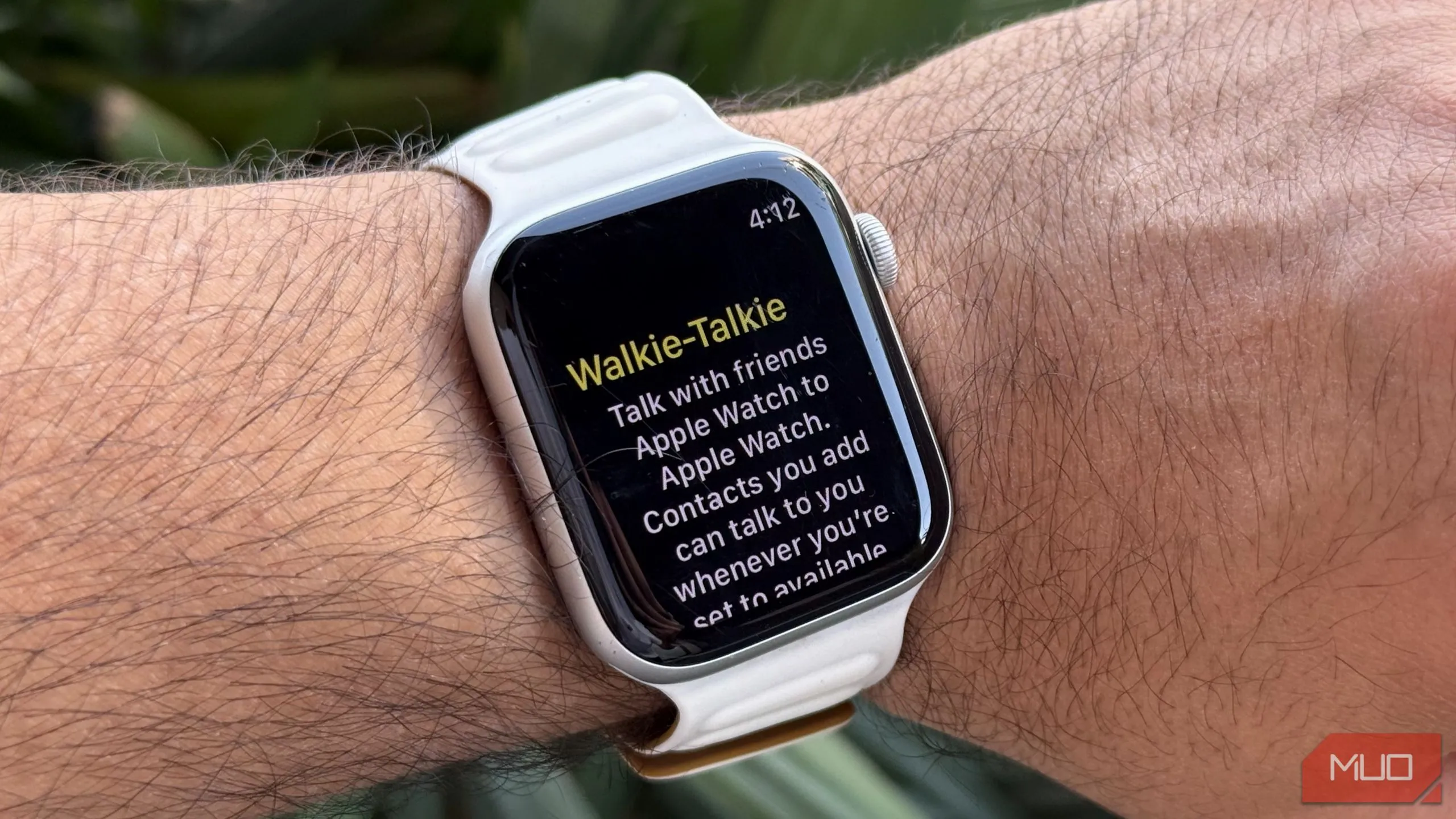 Màn hình Apple Watch hiển thị giao diện tính năng Walkie-Talkie, cho phép gửi tin nhắn thoại nhanh chóng