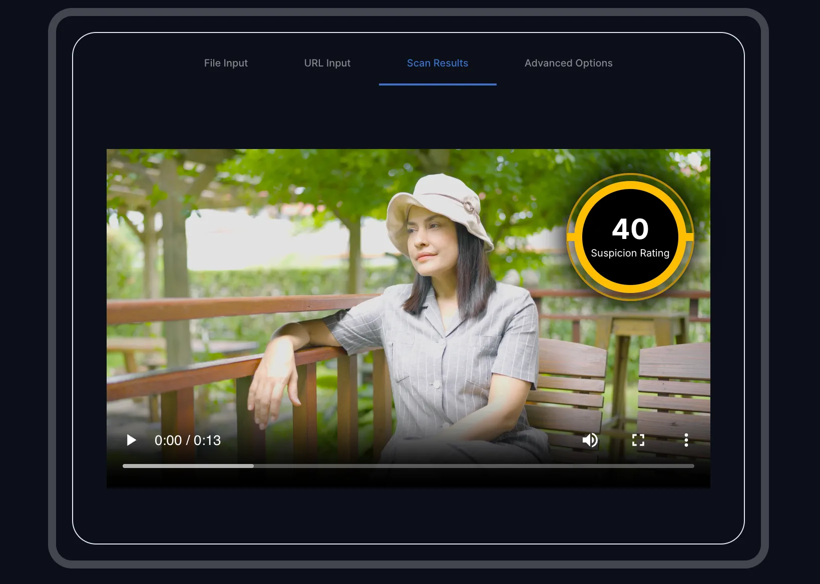 Màn hình Attestiv.Video hiển thị đánh giá mức độ đáng ngờ của video AI bằng thang điểm &quot;Technical Suspicion Rating&quot;.