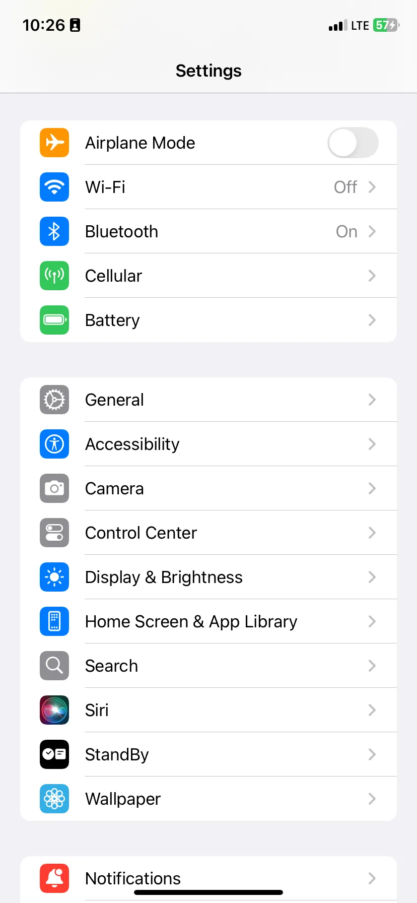 Màn hình cài đặt iPhone với tùy chọn Chế độ Chờ (StandBy)