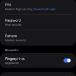 Màn hình cài đặt loại khóa Thư mục bảo mật Samsung, với tùy chọn vân tay được bật để truy cập nhanh chóng.
