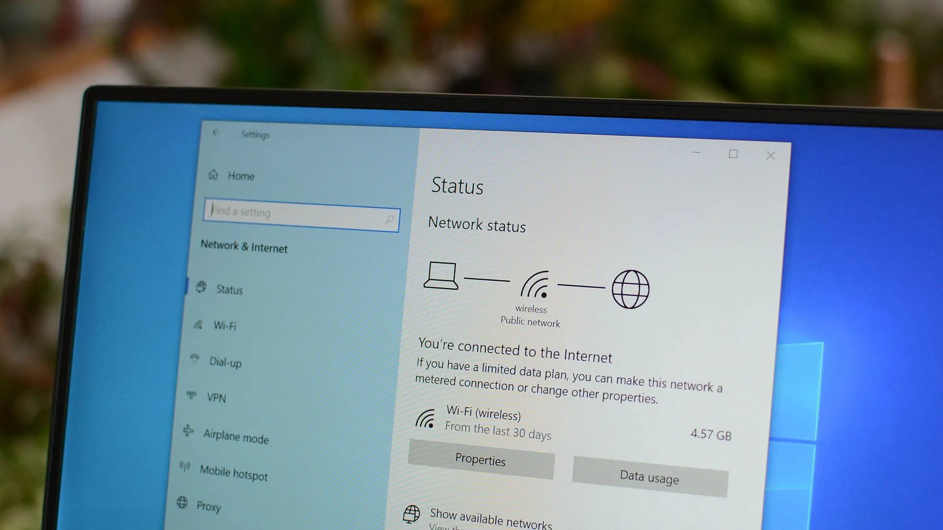 Màn hình cài đặt mạng trên Windows, minh họa tầm quan trọng của bảo mật thông tin khi sử dụng Wi-Fi công cộng.