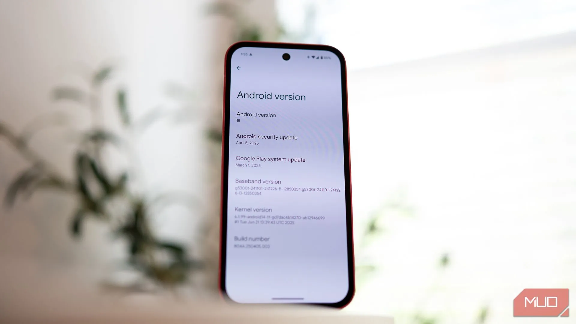 Màn hình cài đặt phiên bản Android trên Google Pixel 9a, hiển thị Android 15 và thông tin cập nhật phần mềm