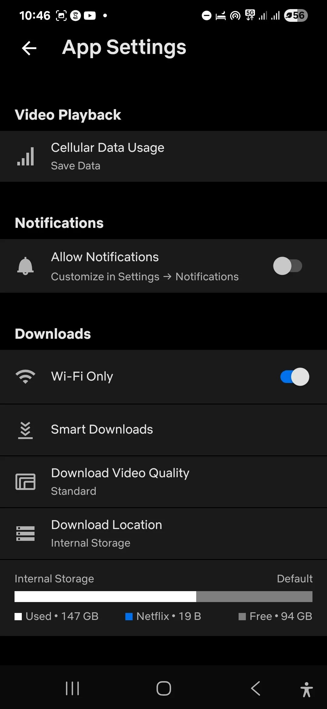 Màn hình cài đặt tải xuống trong ứng dụng Netflix trên Android, nơi người dùng có thể quản lý chất lượng và dung lượng tải về