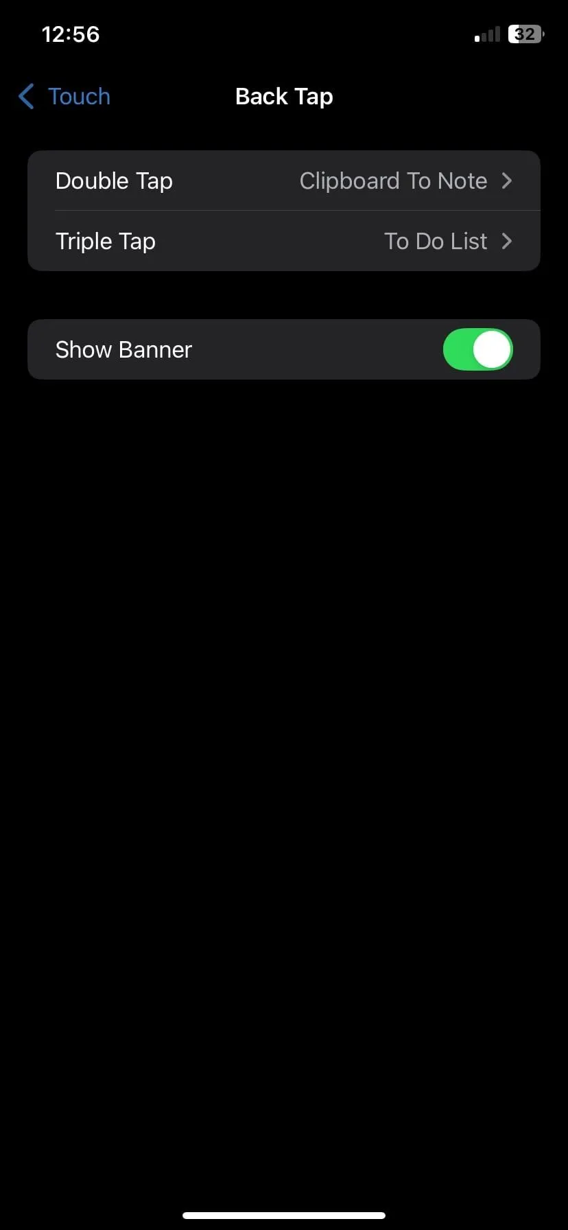 Màn hình cài đặt tính năng Chạm mặt lưng (Back Tap) trên iPhone, cho phép người dùng tùy chỉnh Chạm hai lần và Chạm ba lần