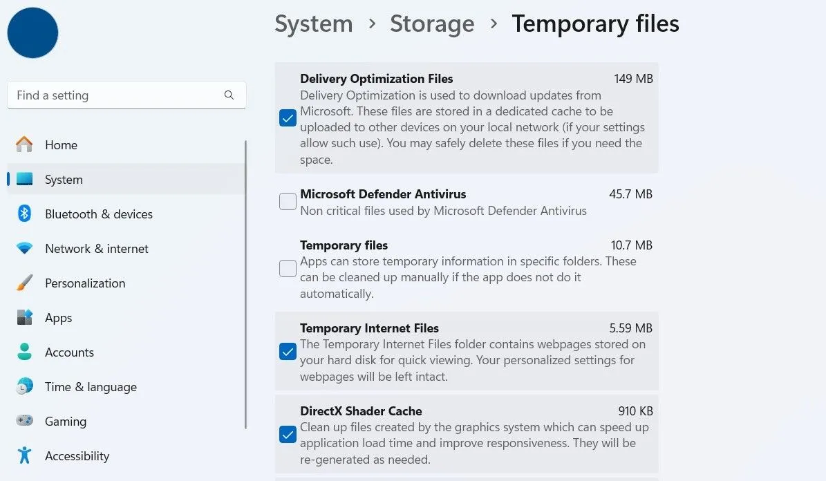 Màn hình cài đặt Windows 11 hiển thị tùy chọn xóa các tệp tạm thời